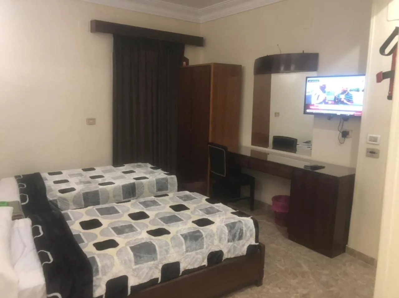 TV and multimedia, Bed in New Saint Catherine Hotel