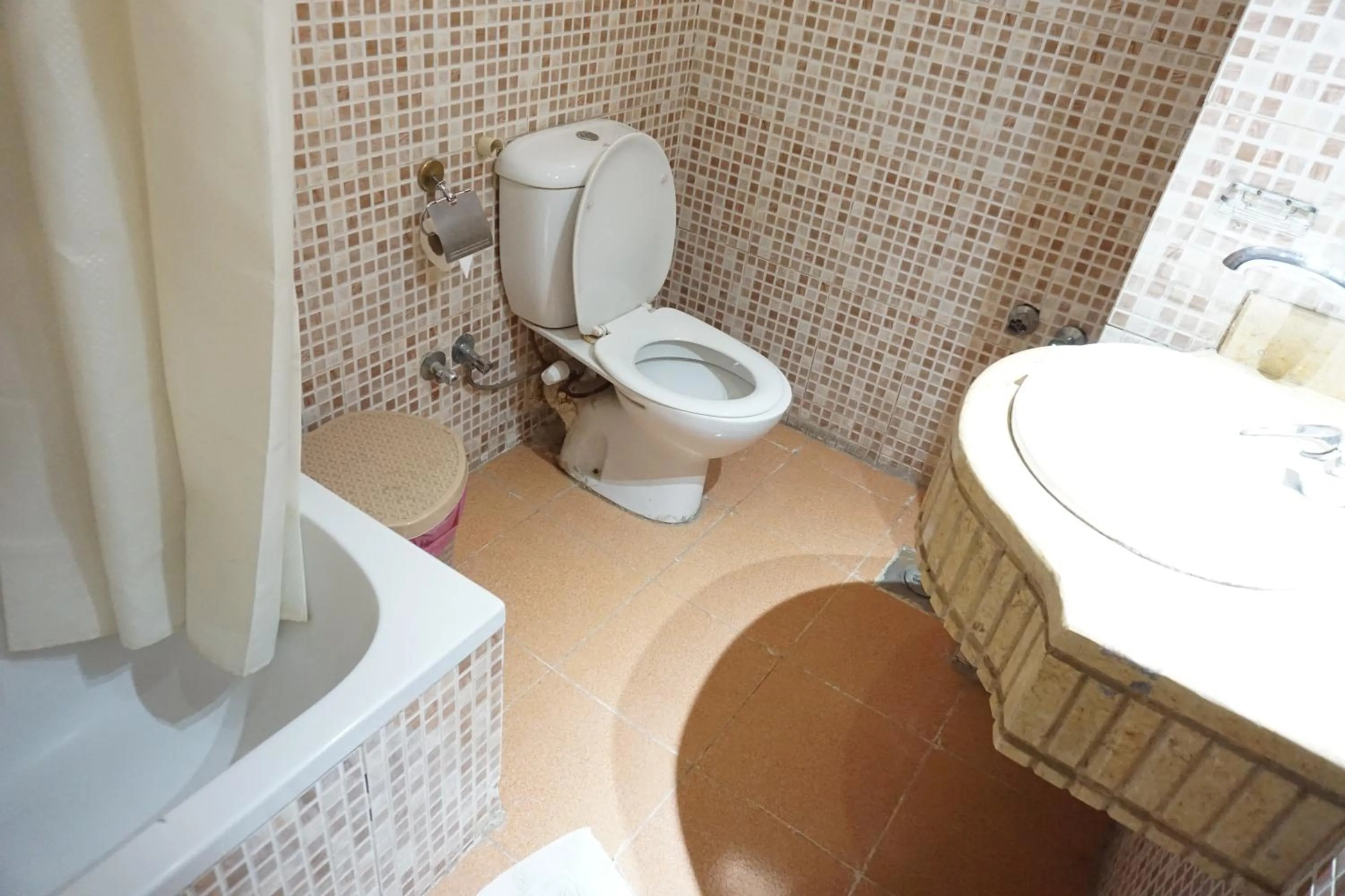 Shower in New Saint Catherine Hotel