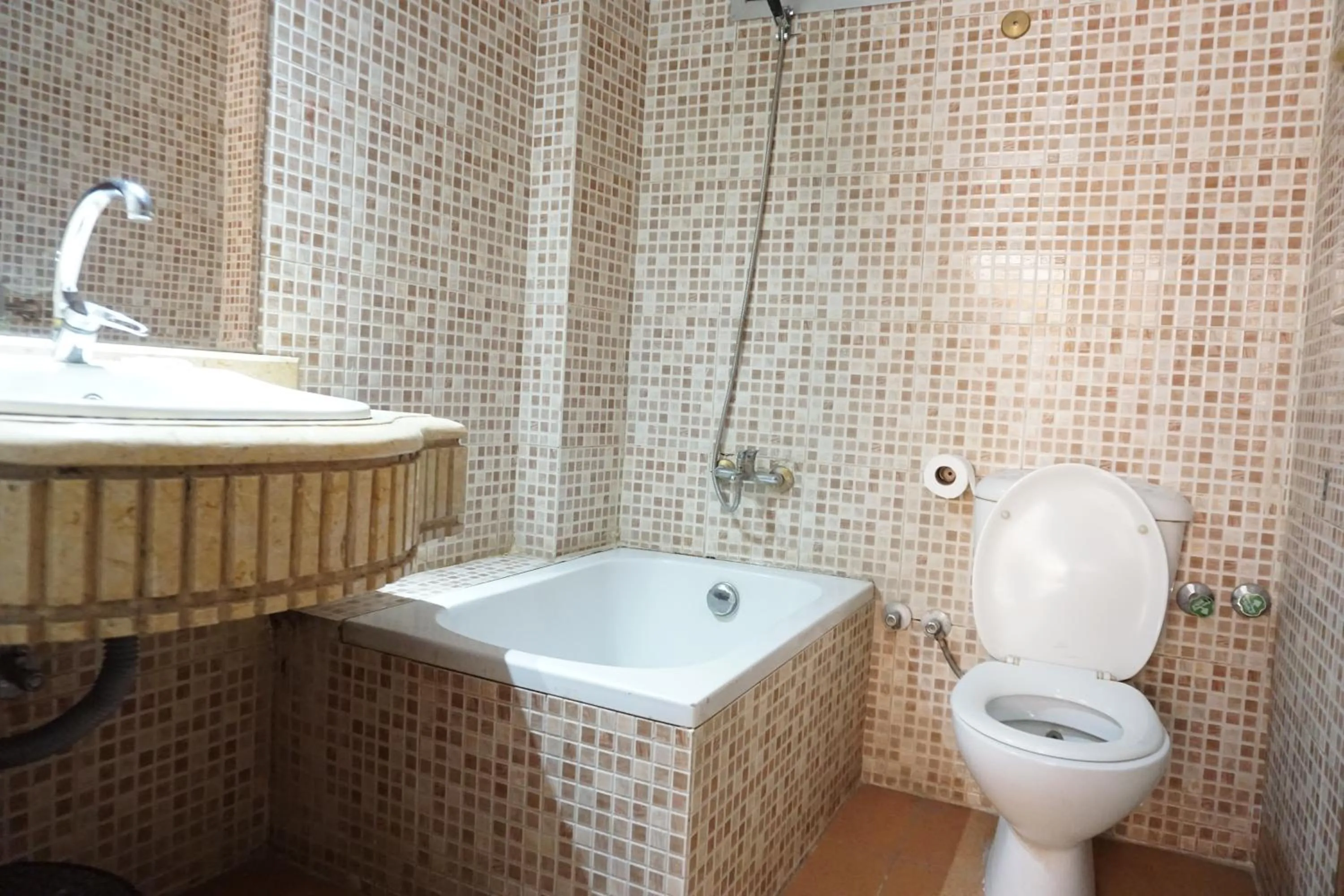 Shower in New Saint Catherine Hotel