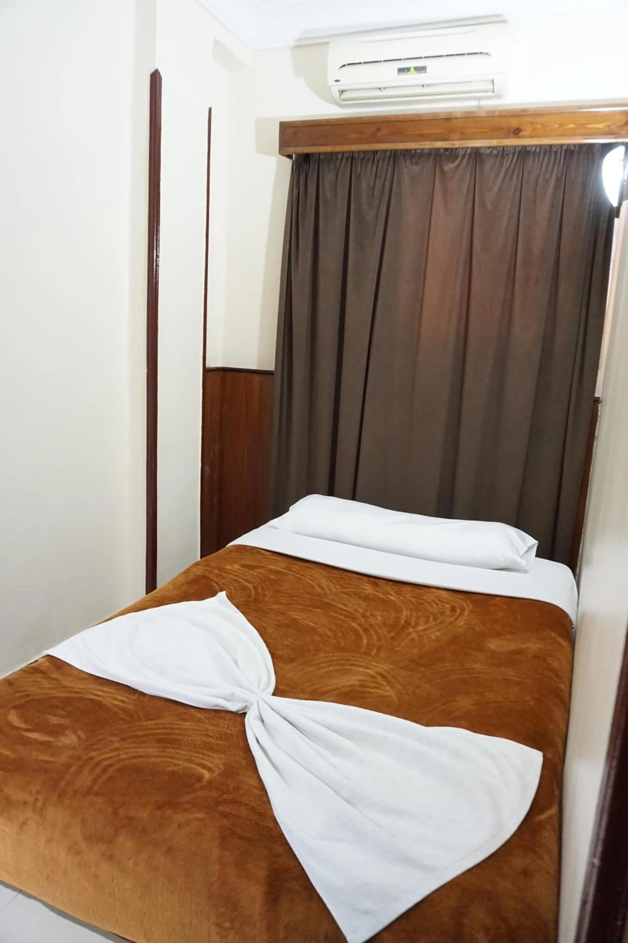 Bedroom, Bed in New Saint Catherine Hotel