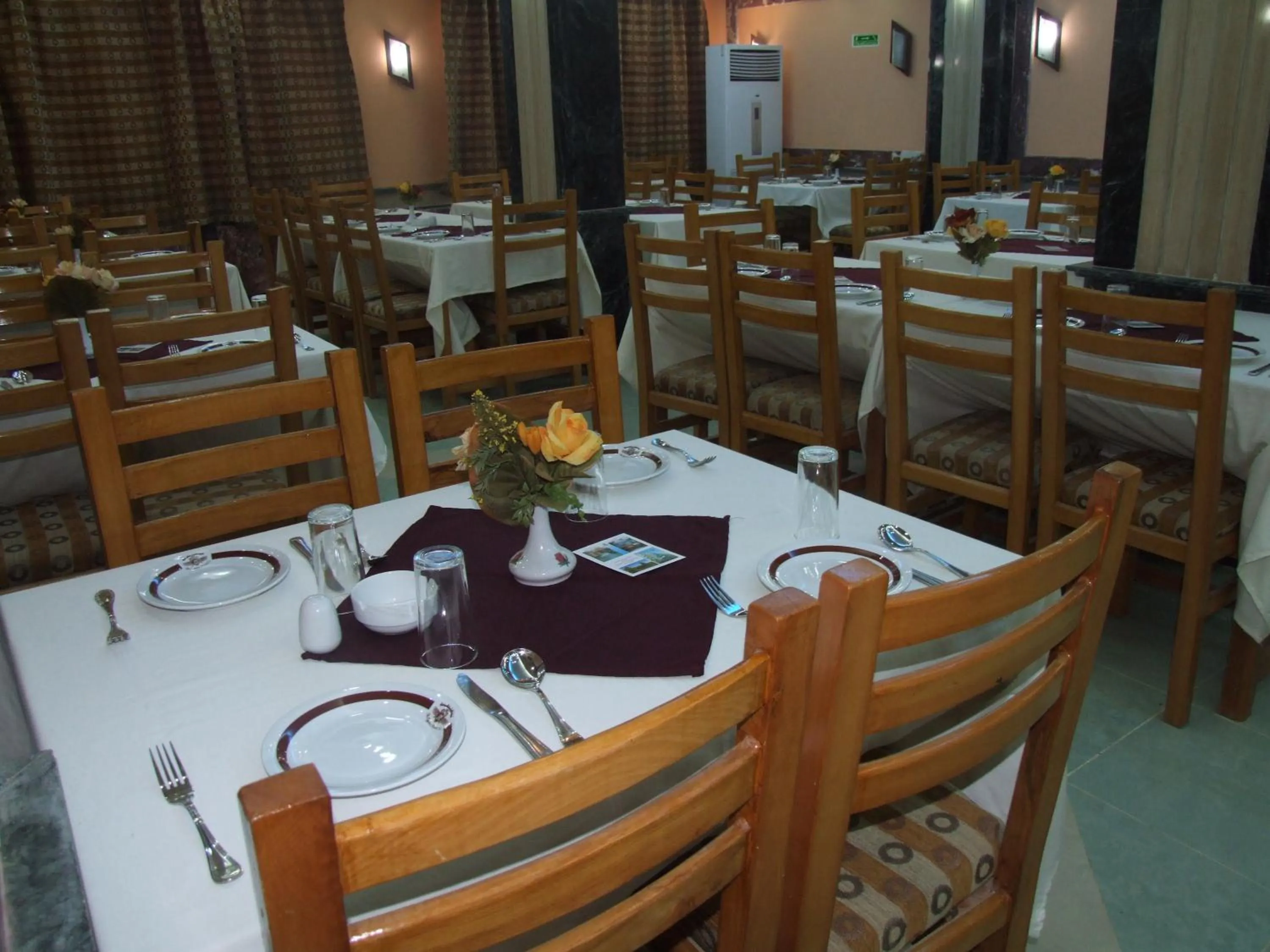Restaurant/places to eat in New Saint Catherine Hotel