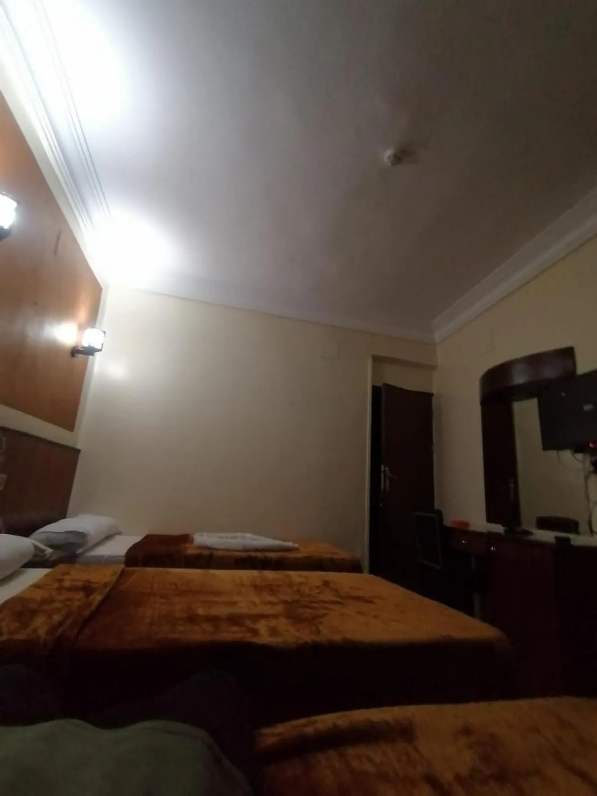 Toilet, Bed in New Saint Catherine Hotel