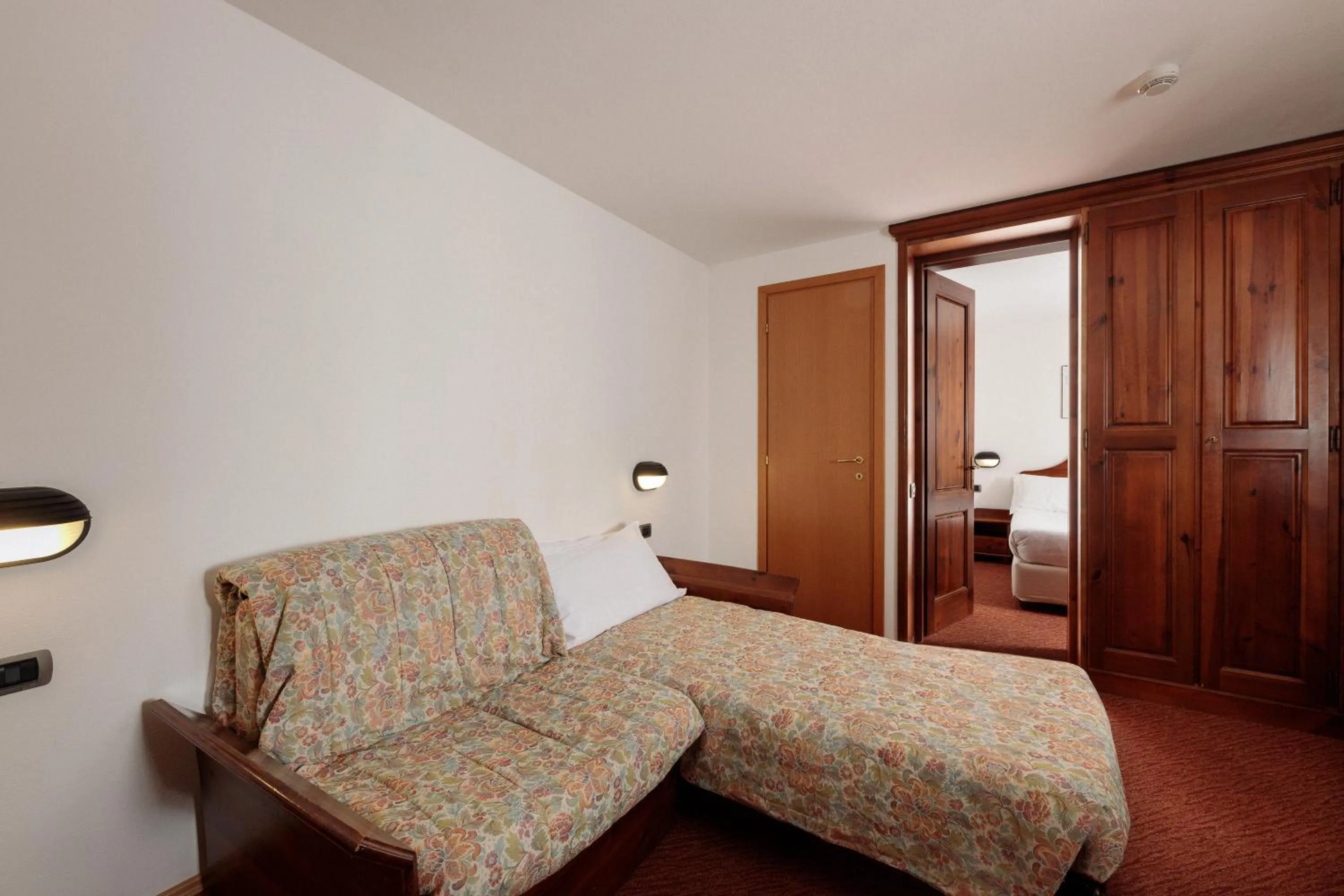 Photo of the whole room, Bed in Hotel Miramonti Corvara