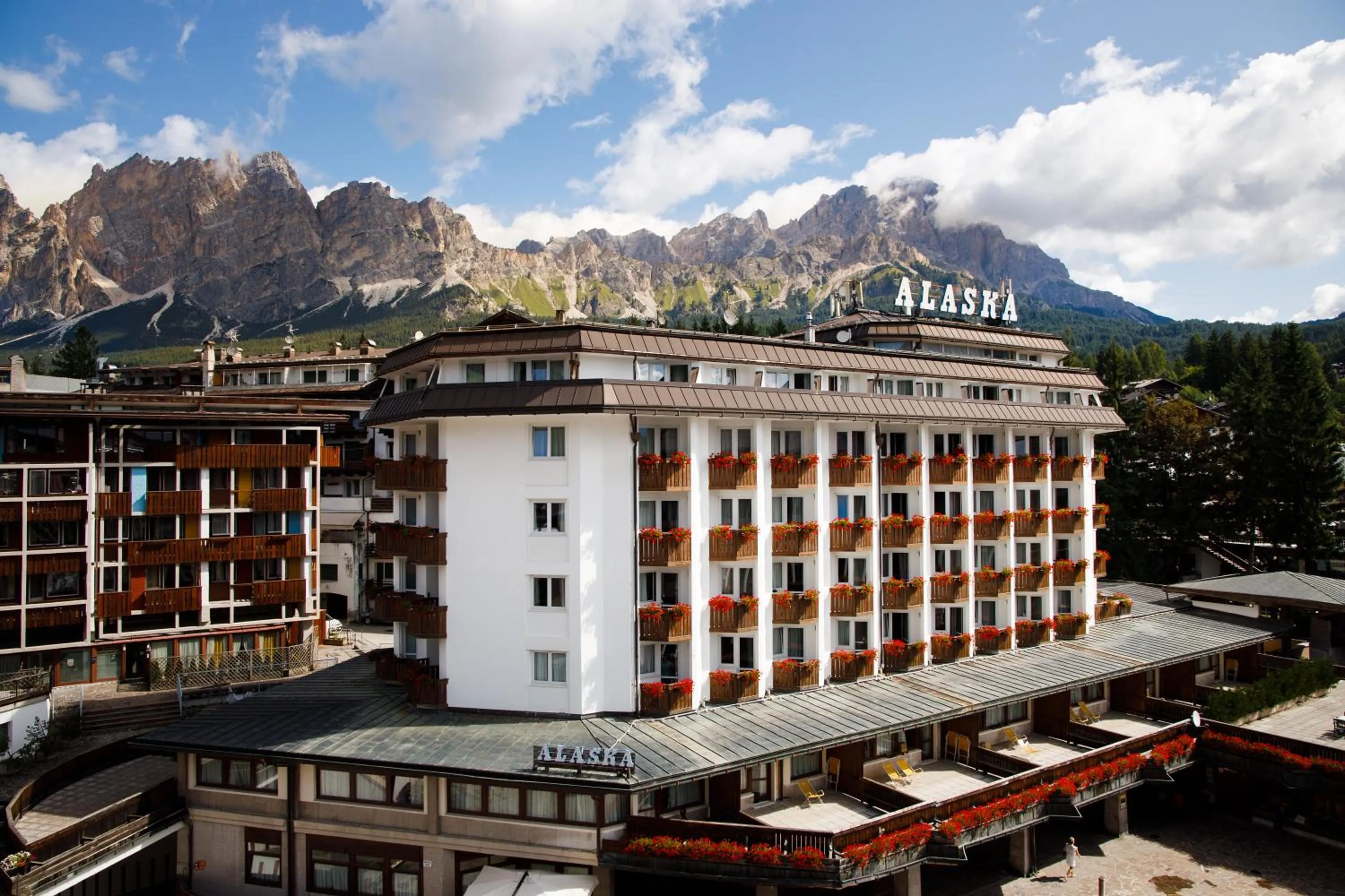 Property building in Hotel Alaska Cortina