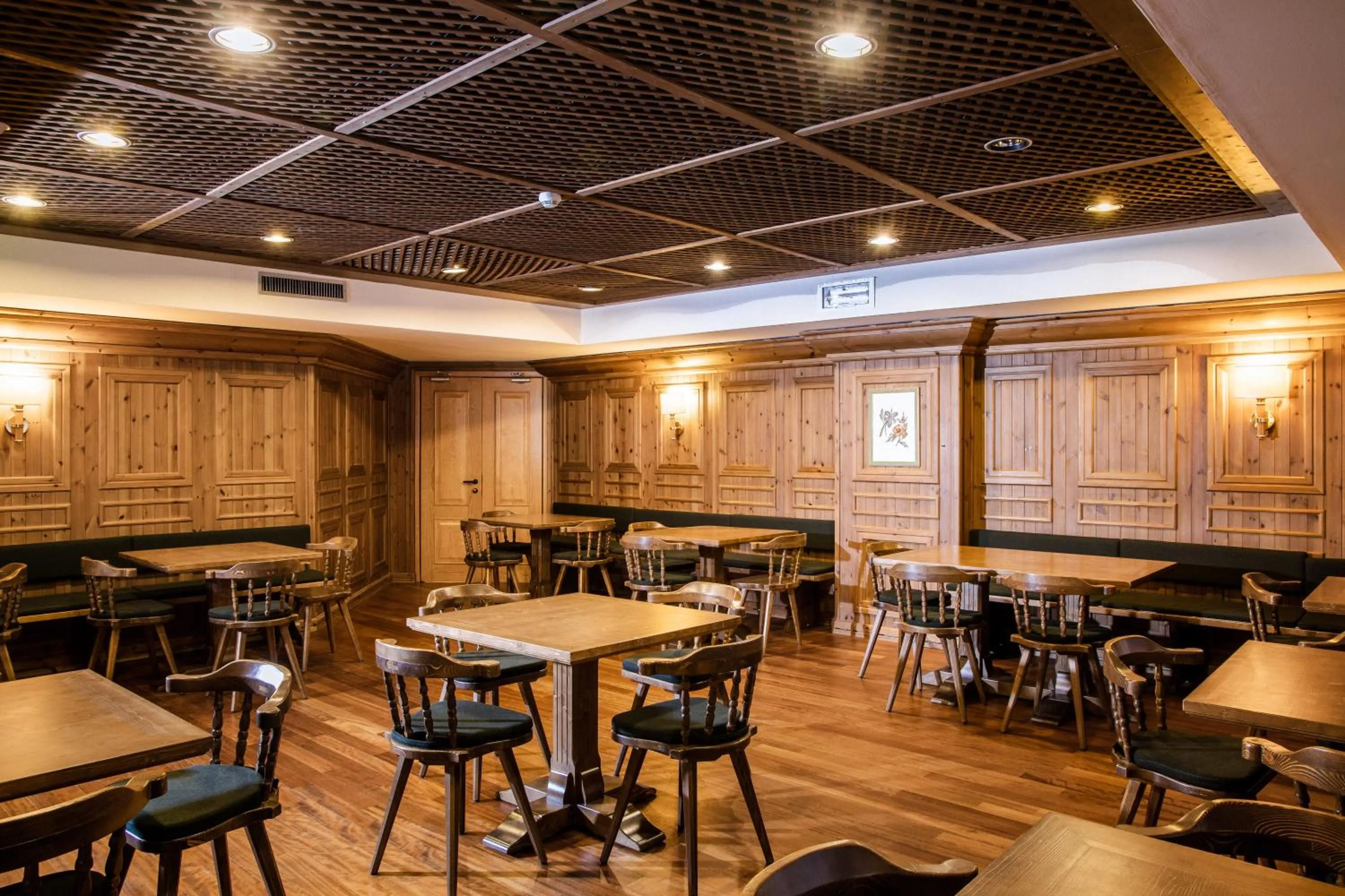 Restaurant/places to eat in Hotel Alaska Cortina