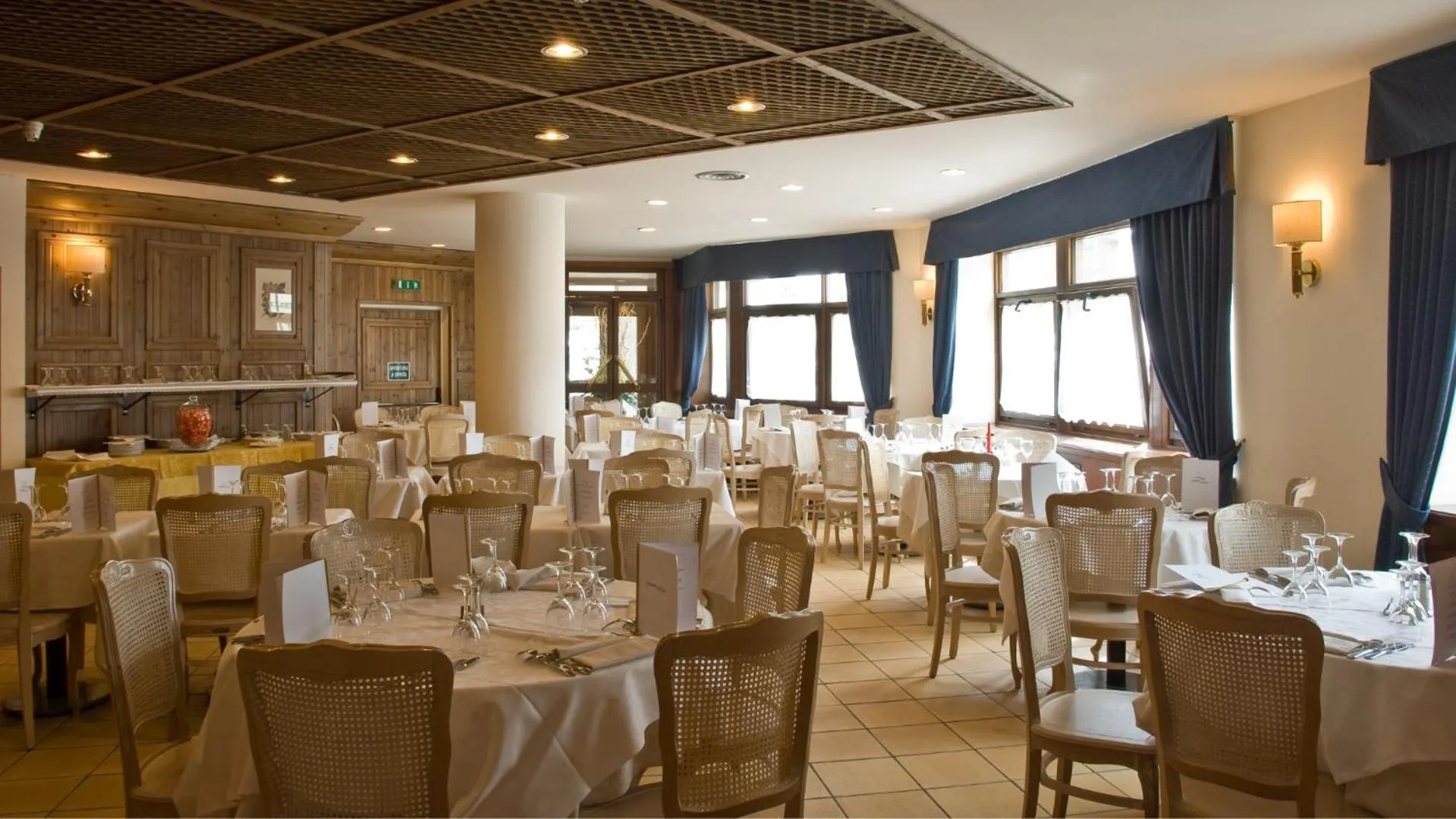 Restaurant/places to eat in Hotel Alaska Cortina
