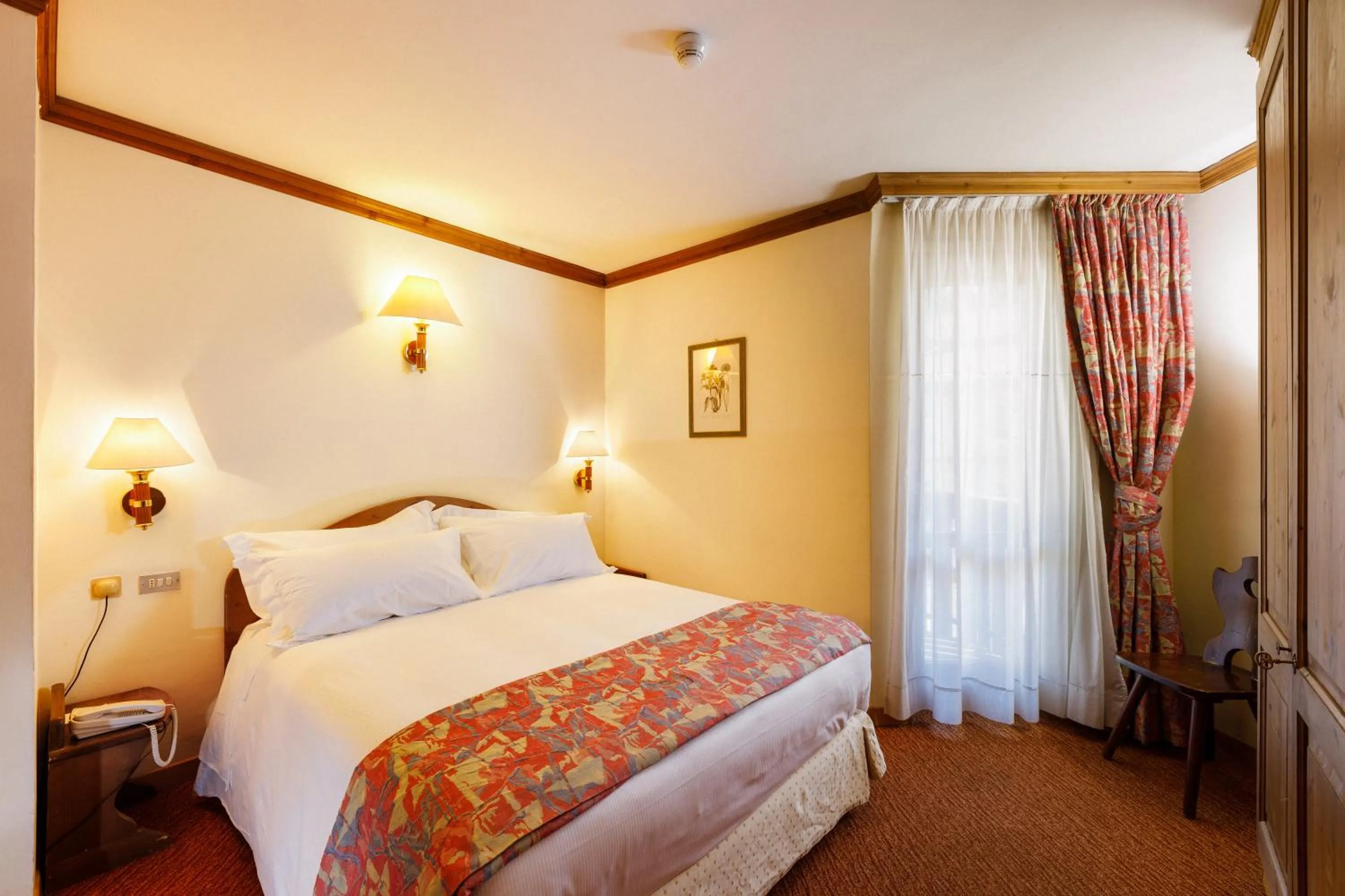 Bedroom, Bed in Hotel Alaska Cortina