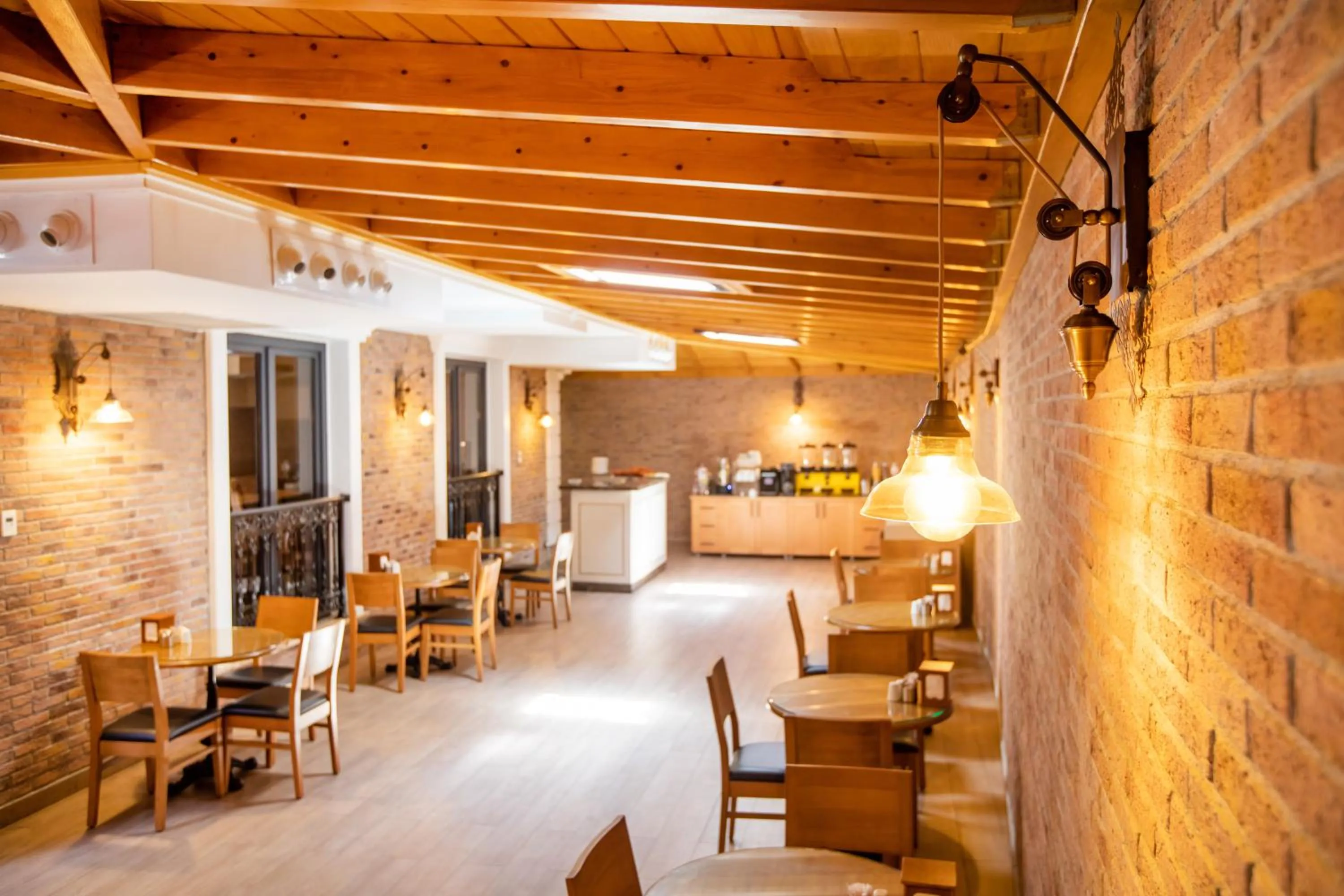 Restaurant/places to eat in PRAG HOTEL