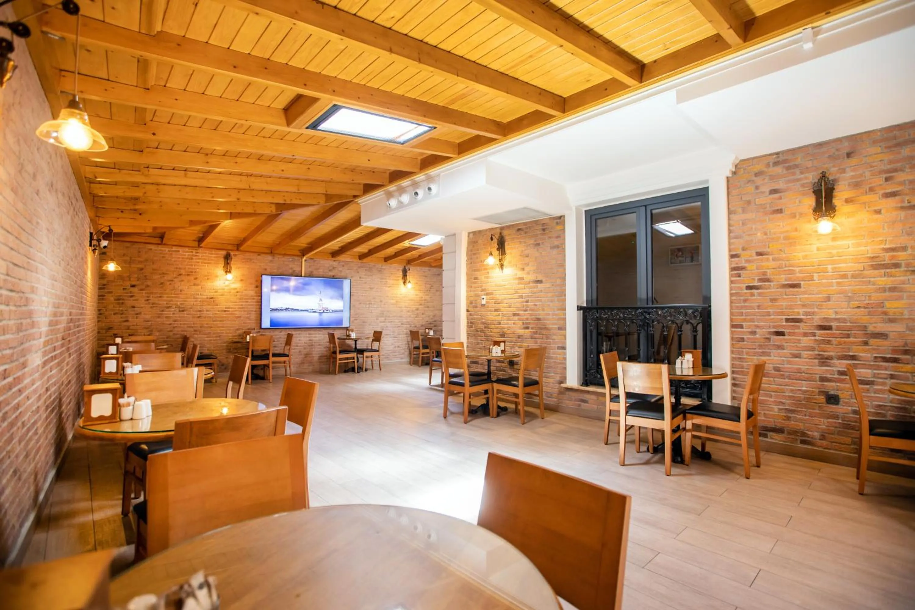 Restaurant/places to eat in PRAG HOTEL