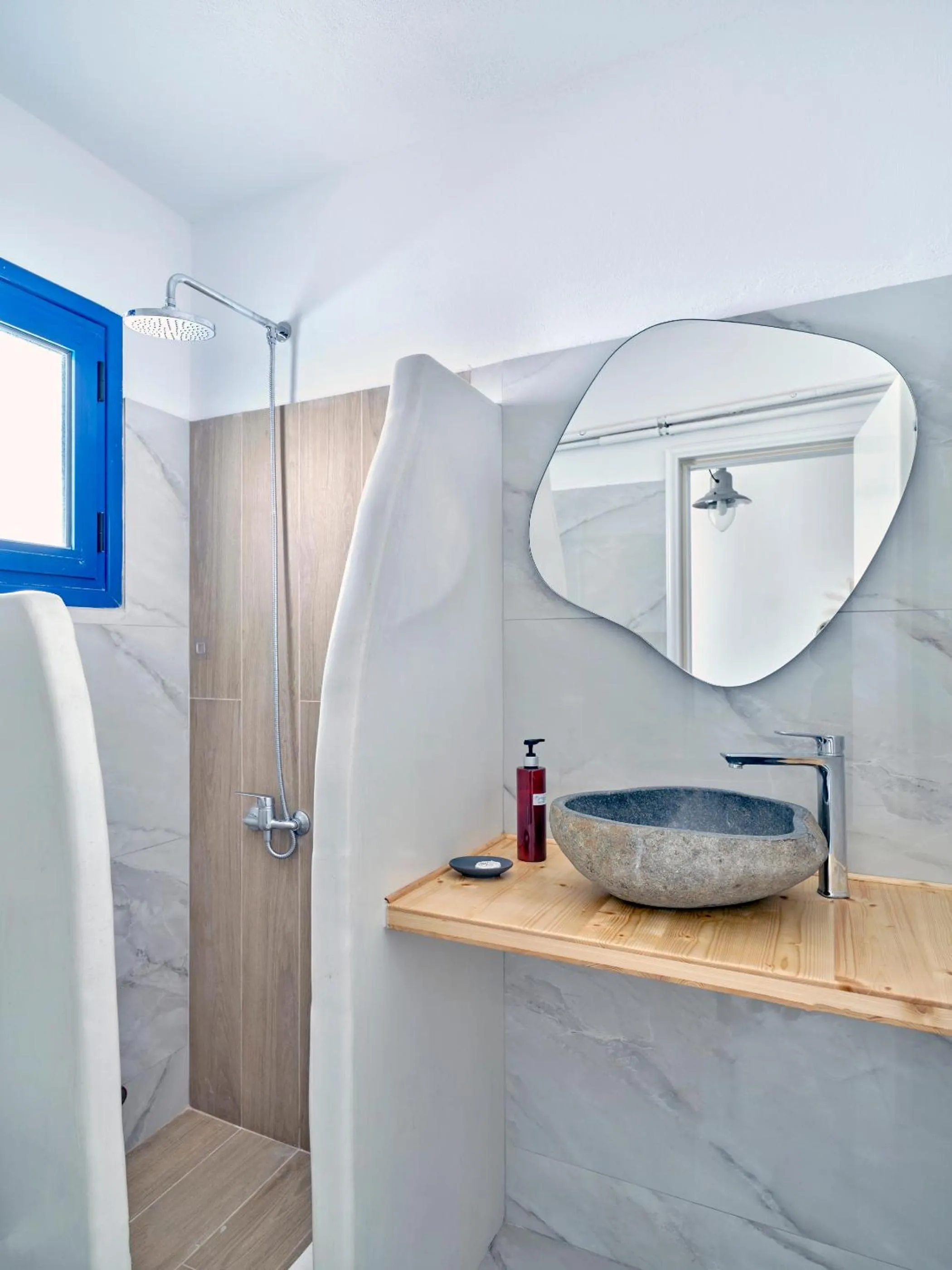 Shower in Fyrogenis palace