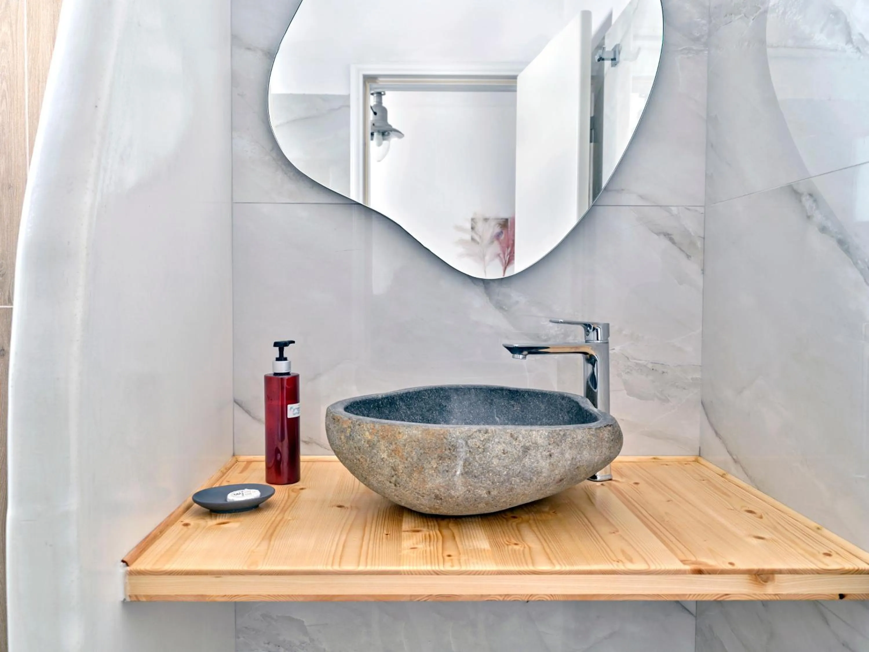 Bathroom in Fyrogenis palace