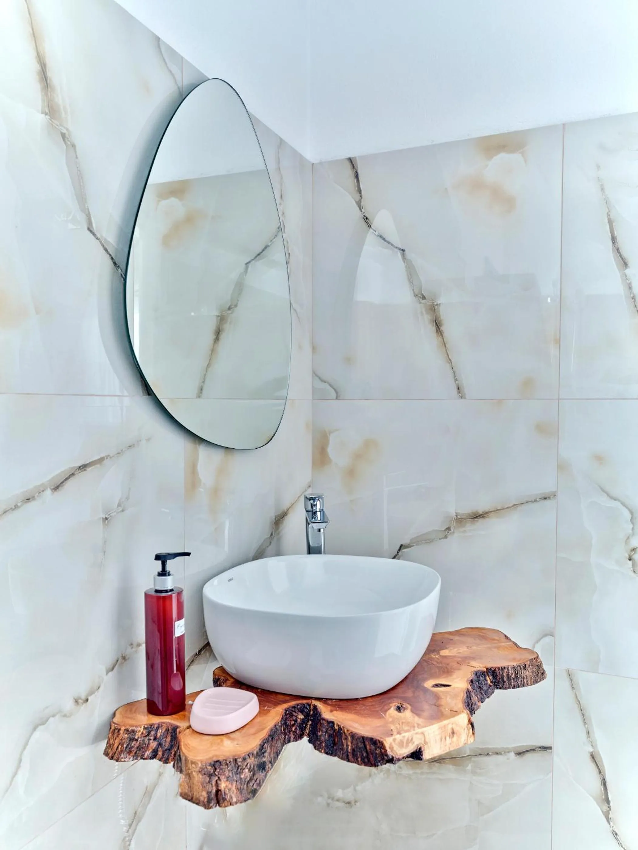 Bathroom in Fyrogenis palace