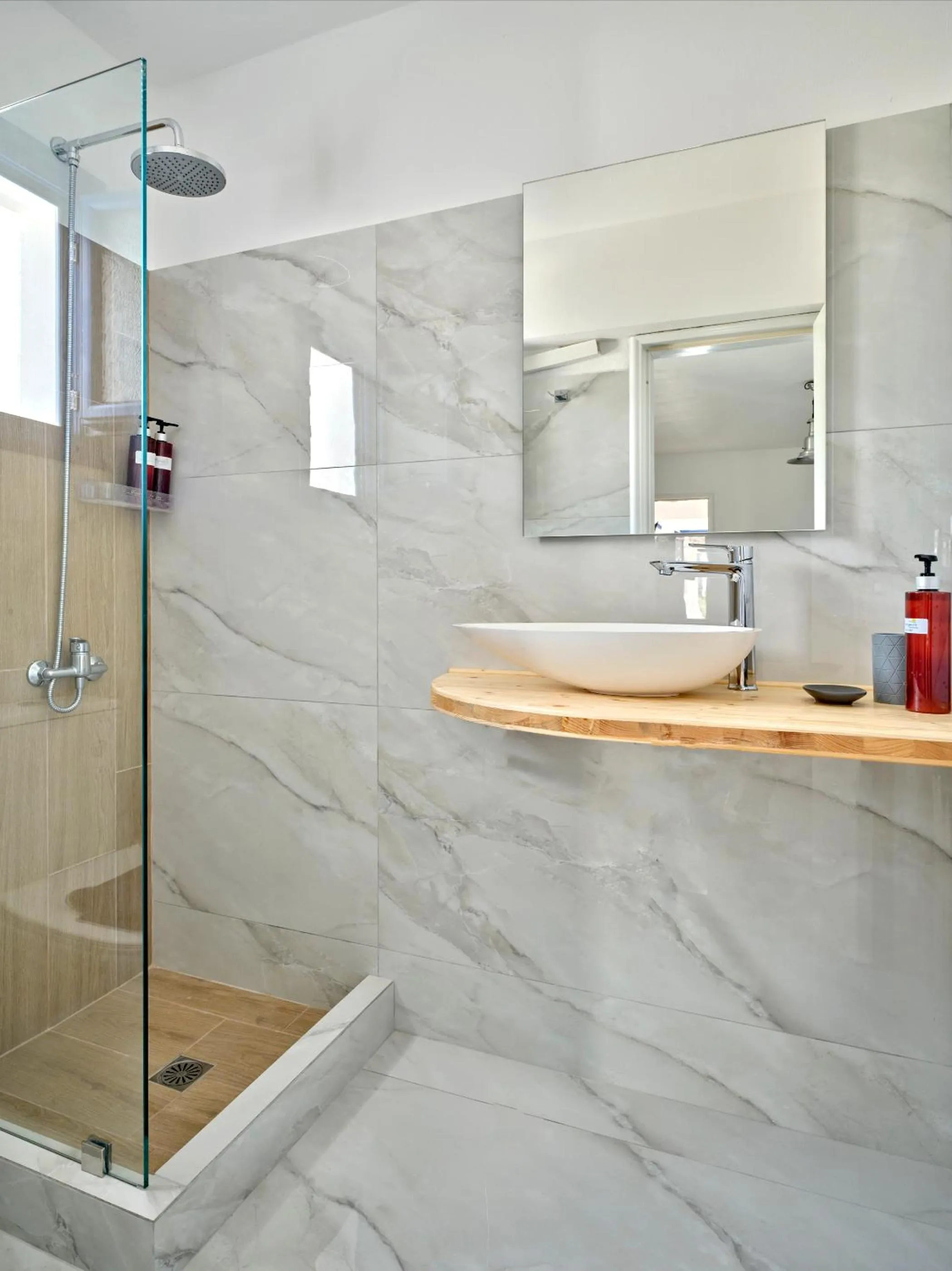 Shower in Fyrogenis palace