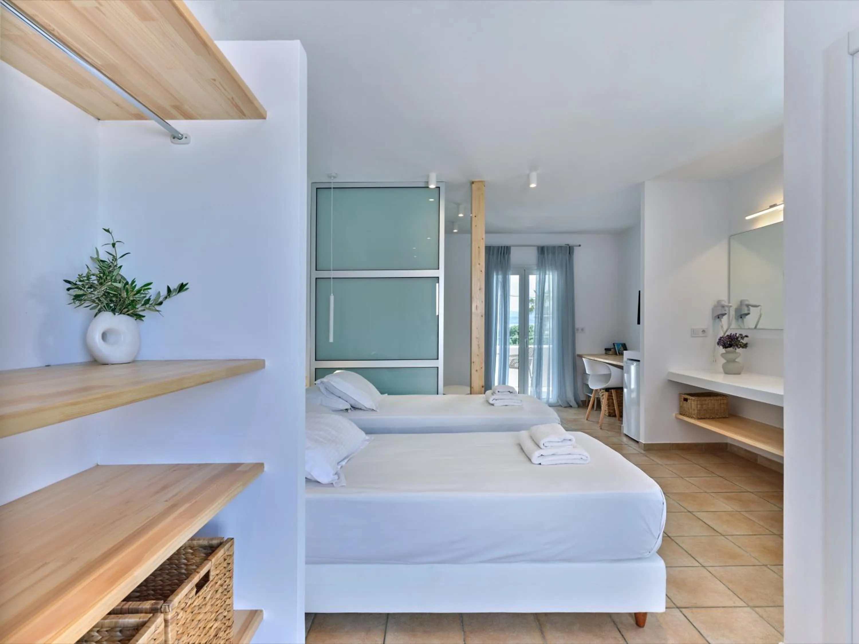 Photo of the whole room, Bed in Fyrogenis palace