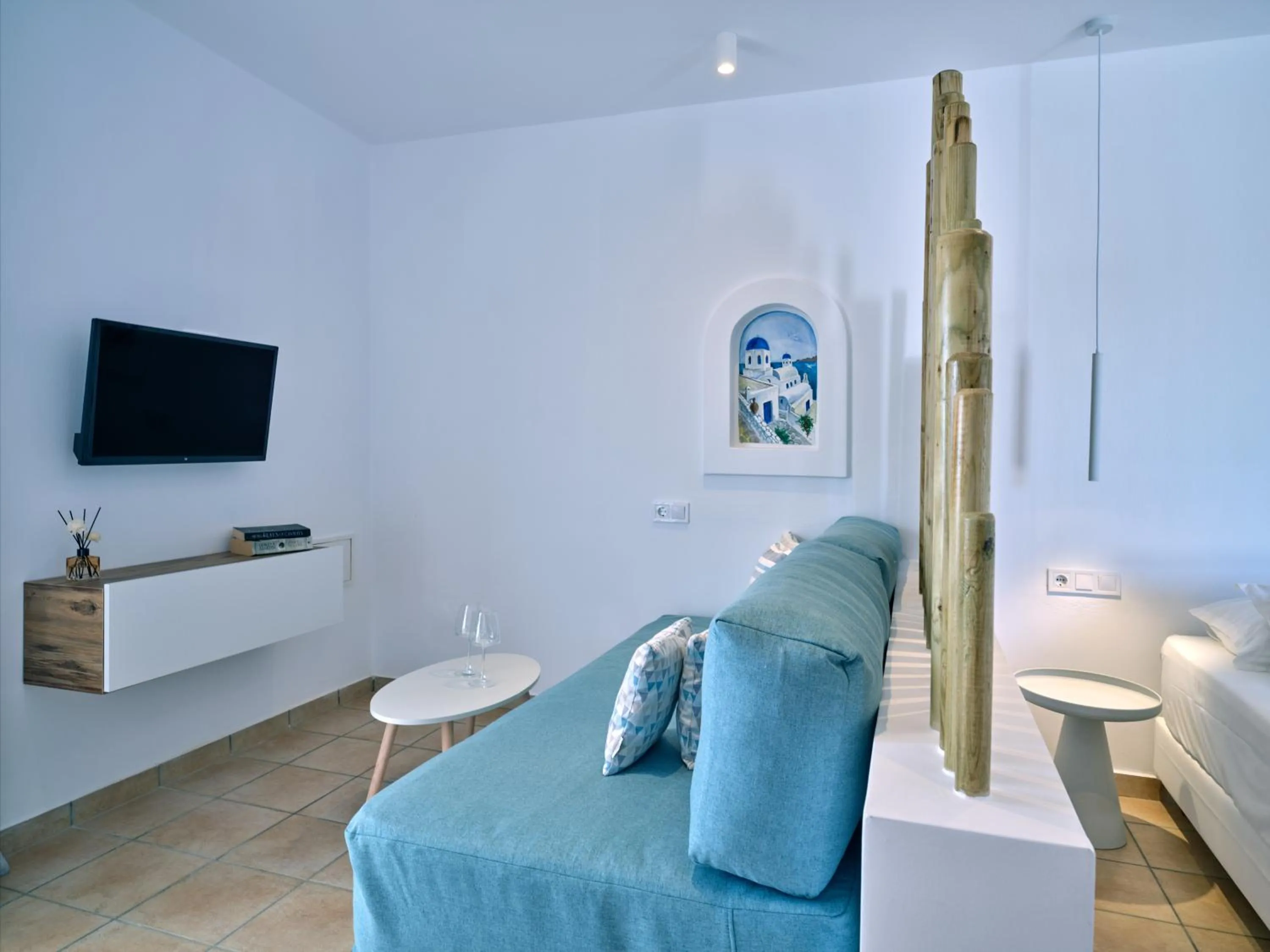 TV and multimedia in Fyrogenis palace