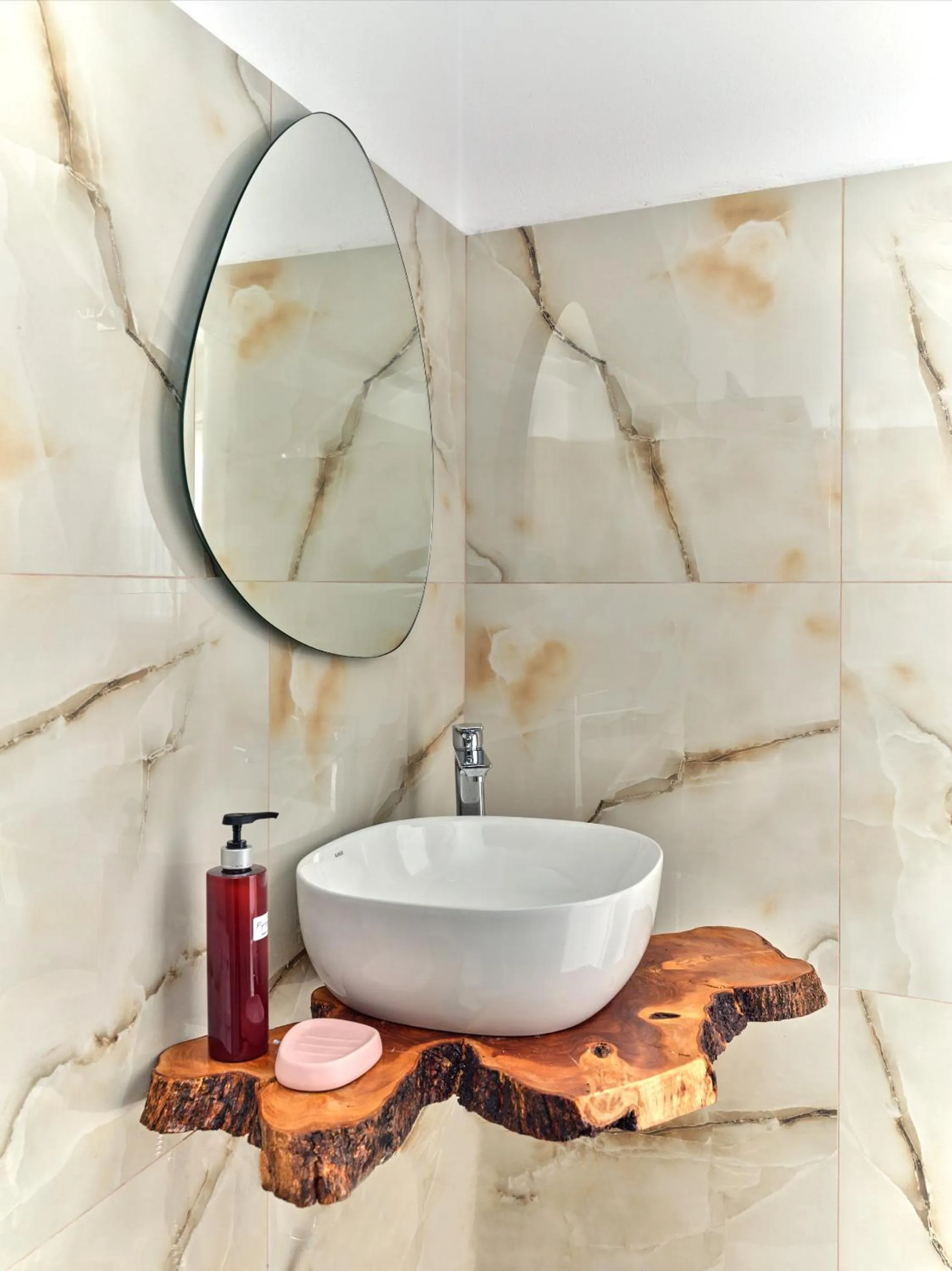 Bathroom in Fyrogenis palace