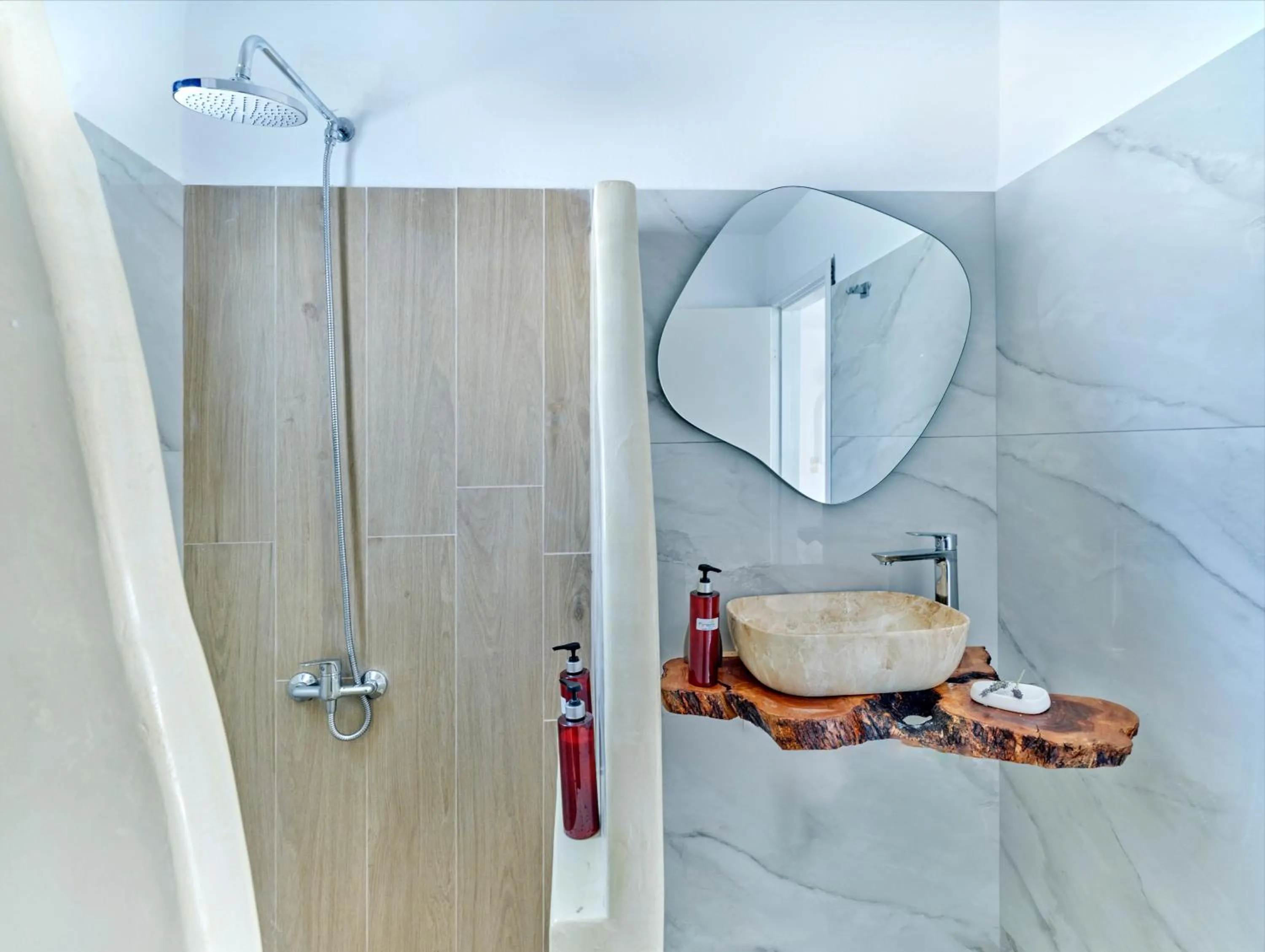 Shower in Fyrogenis palace