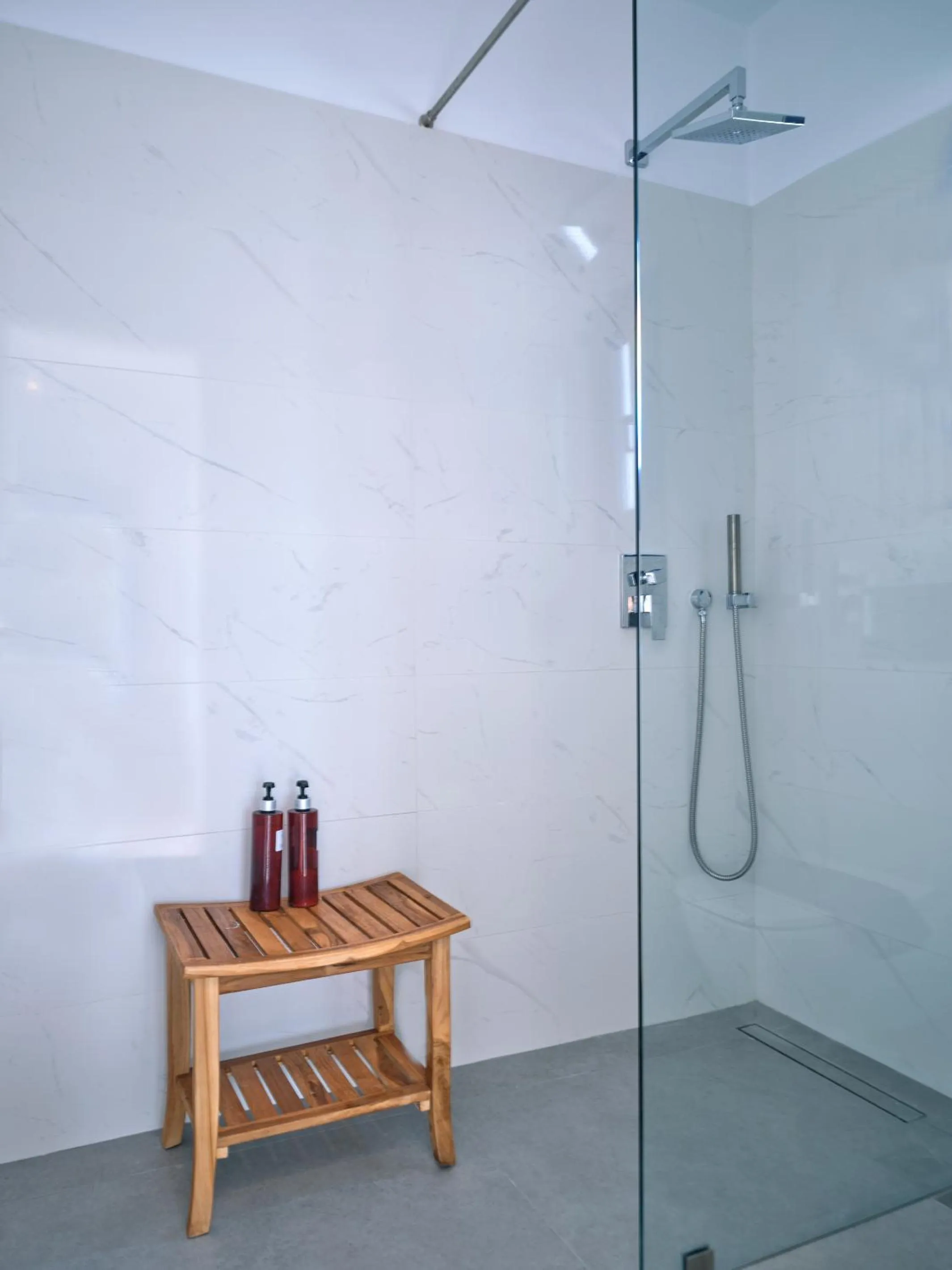 Shower in Fyrogenis palace