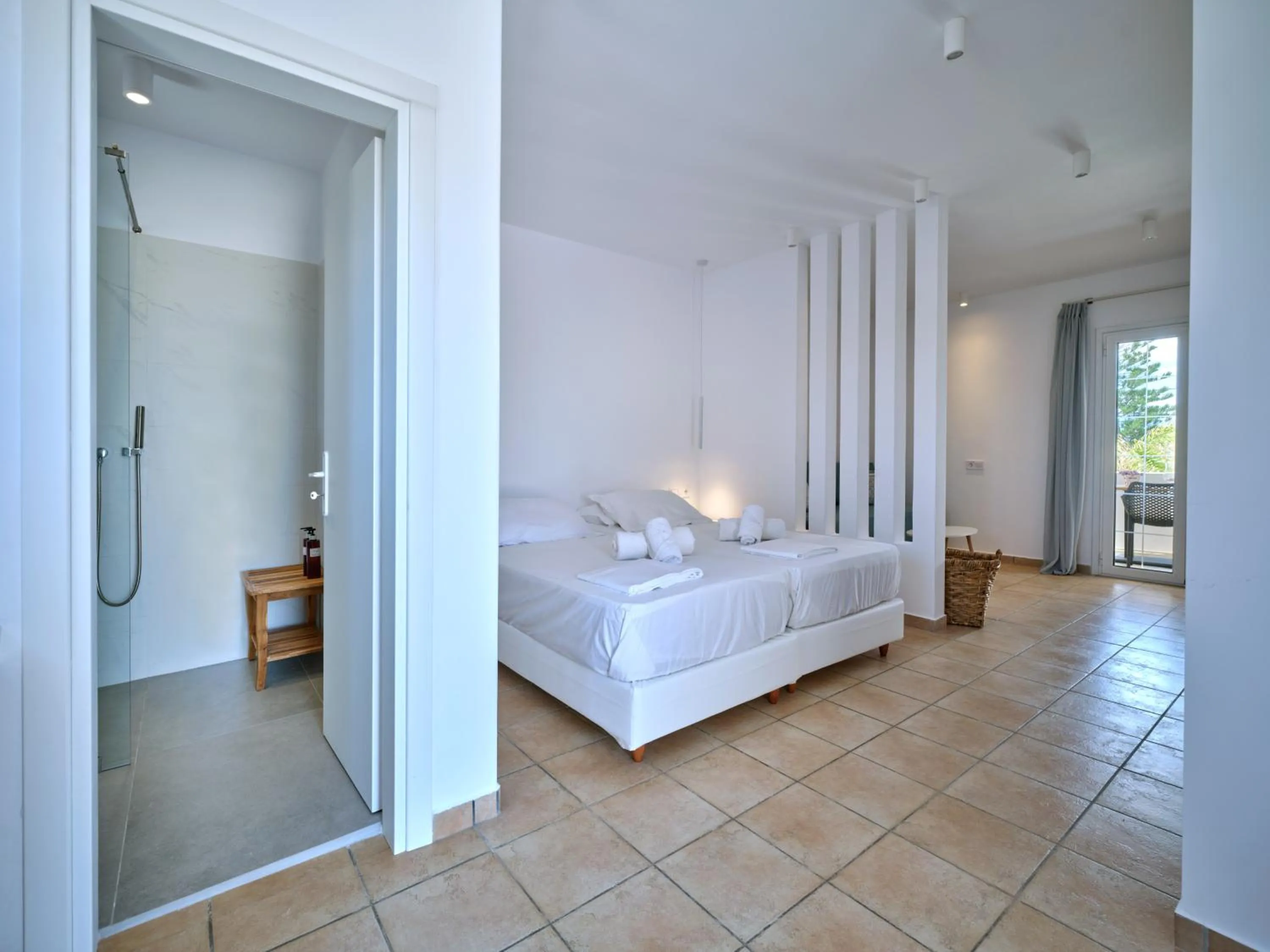 Bathroom, Bed in Fyrogenis palace