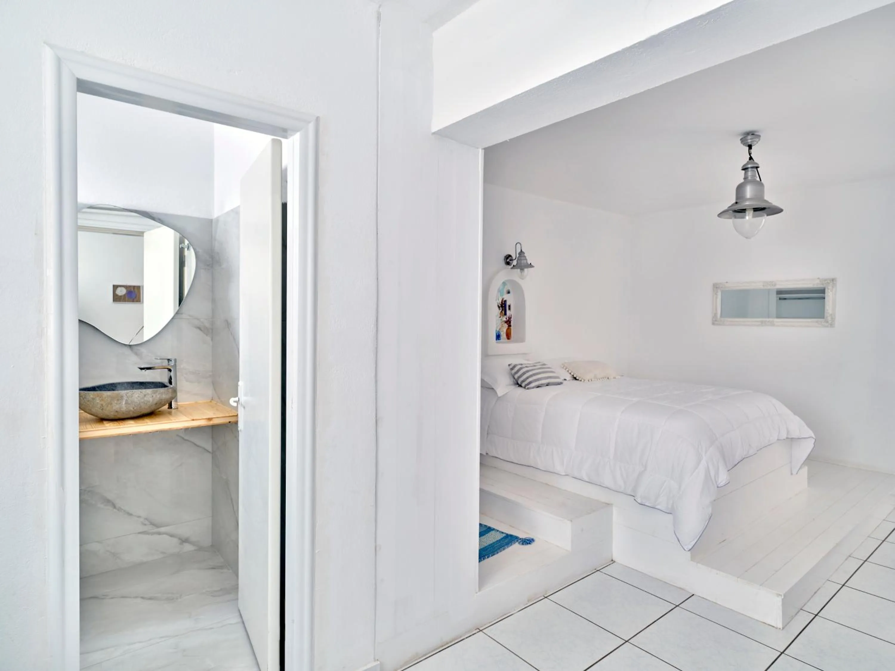 Shower, Bed in Fyrogenis palace