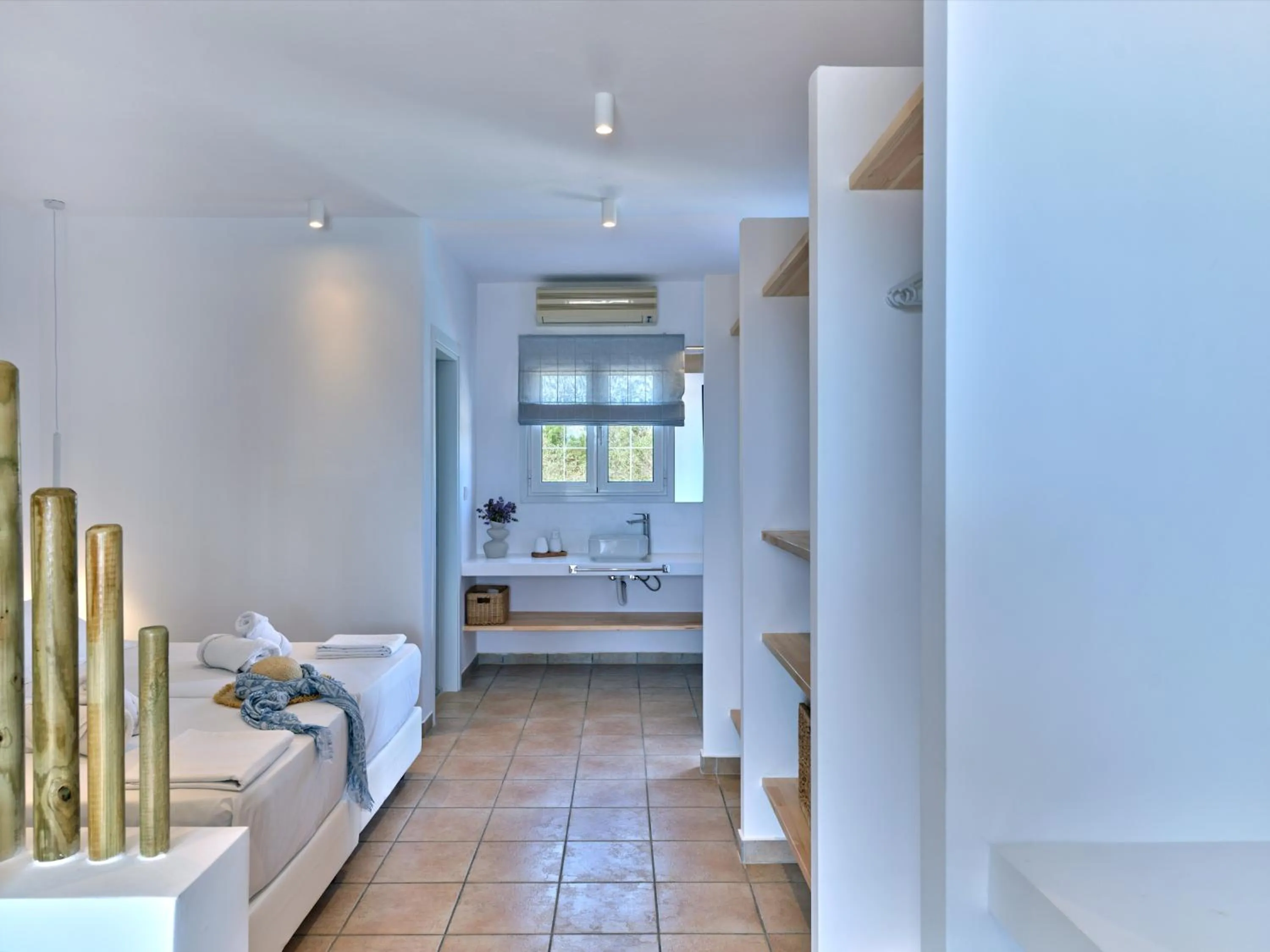 Photo of the whole room, Bed in Fyrogenis palace