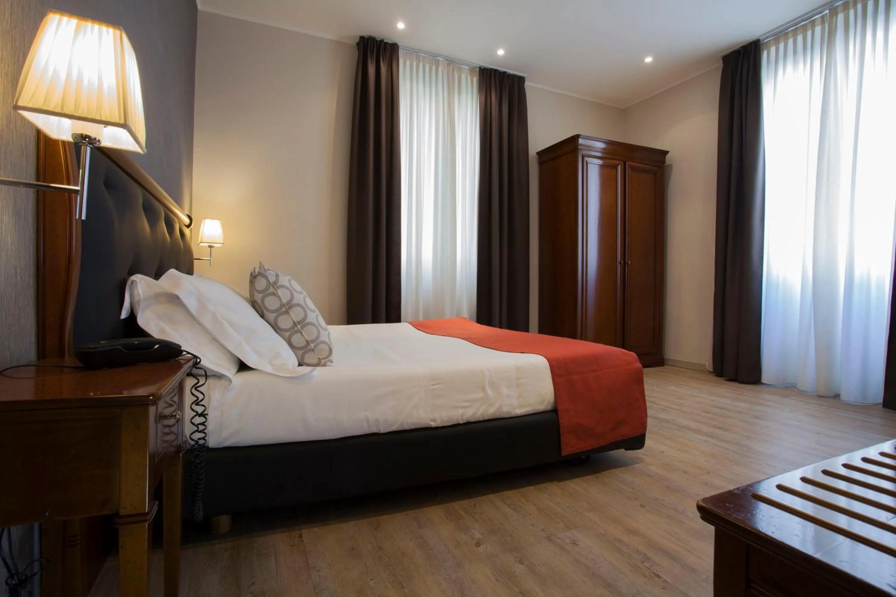 Photo of the whole room, Bed in Hotel Astoria