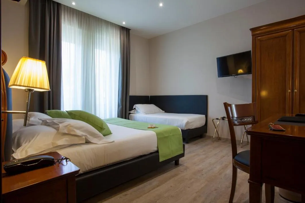 Photo of the whole room, Bed in Hotel Astoria