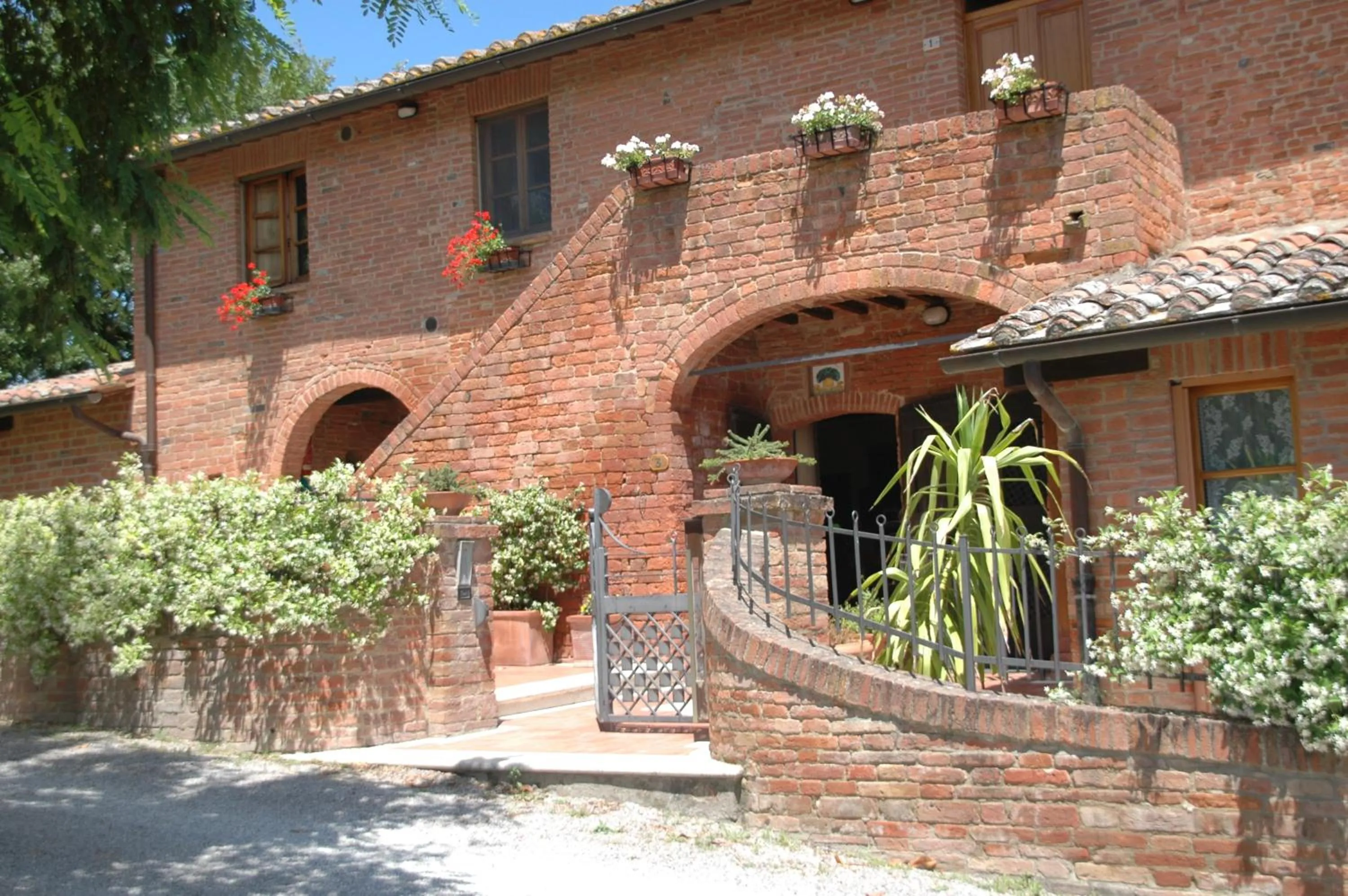 Facade/entrance in La Casa Delle Querce