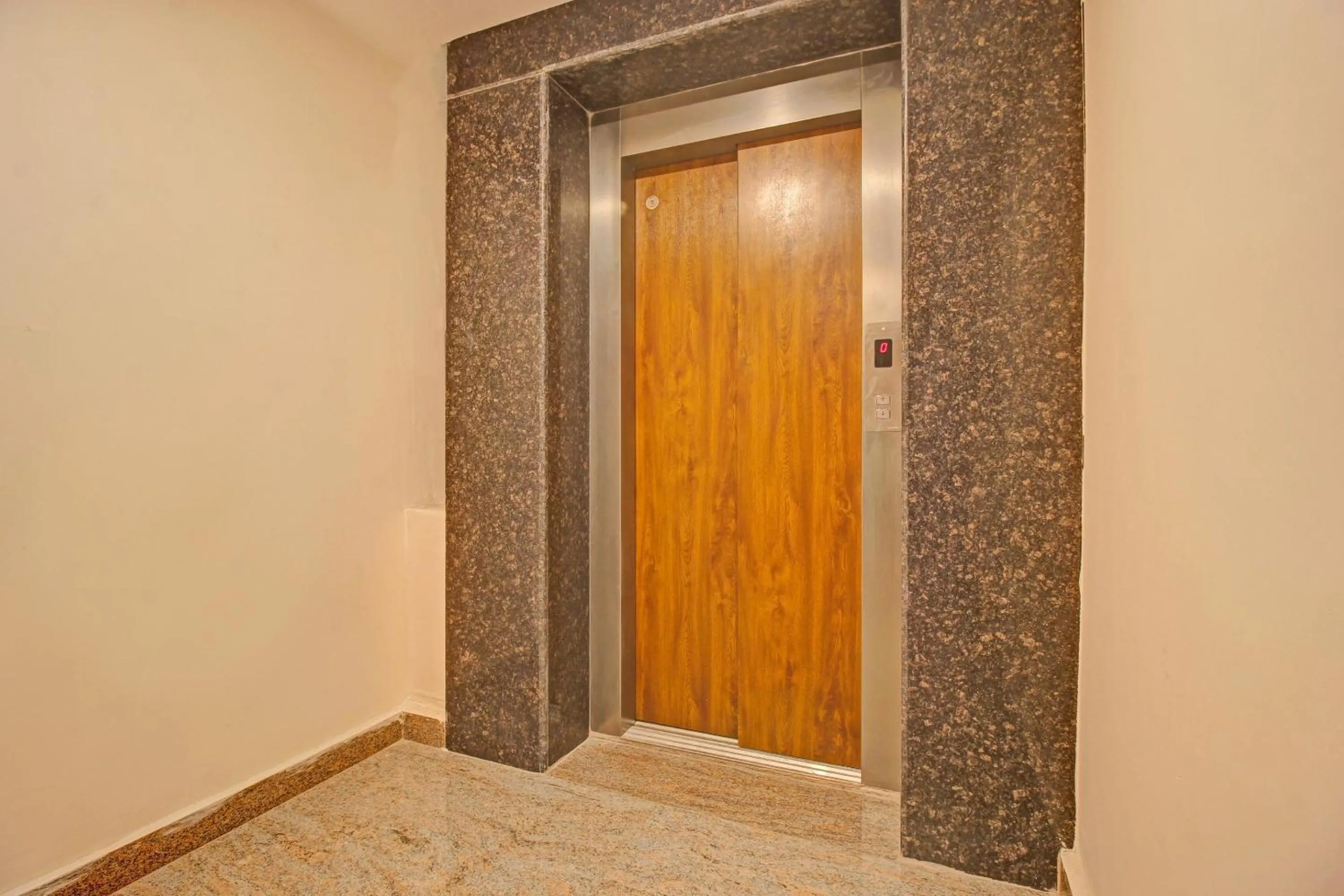 Lobby or reception in Super Townhouse Whiteridge Gachibowli Near AIG Hospital