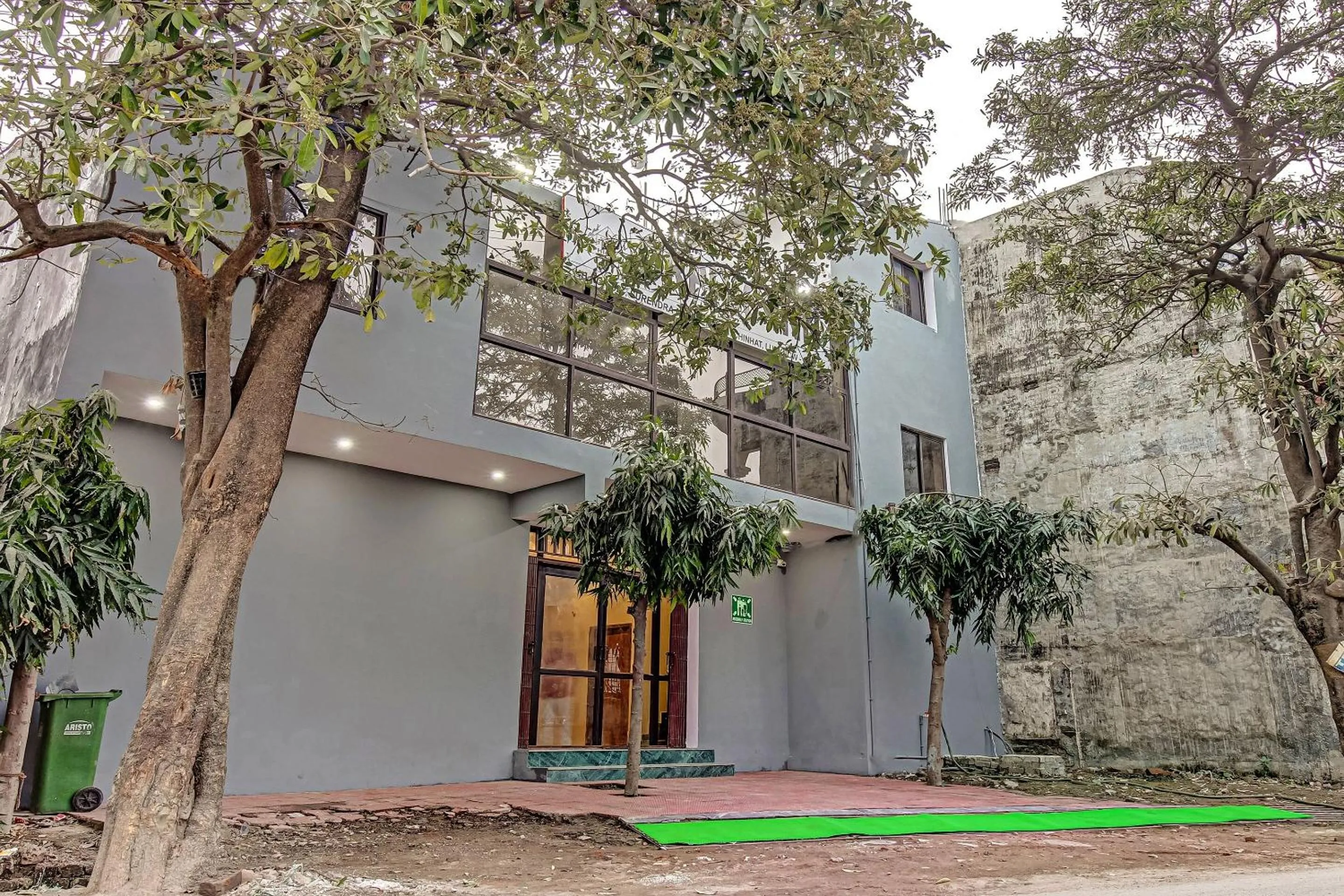 Facade/entrance in Hotel O Oriphic Inn