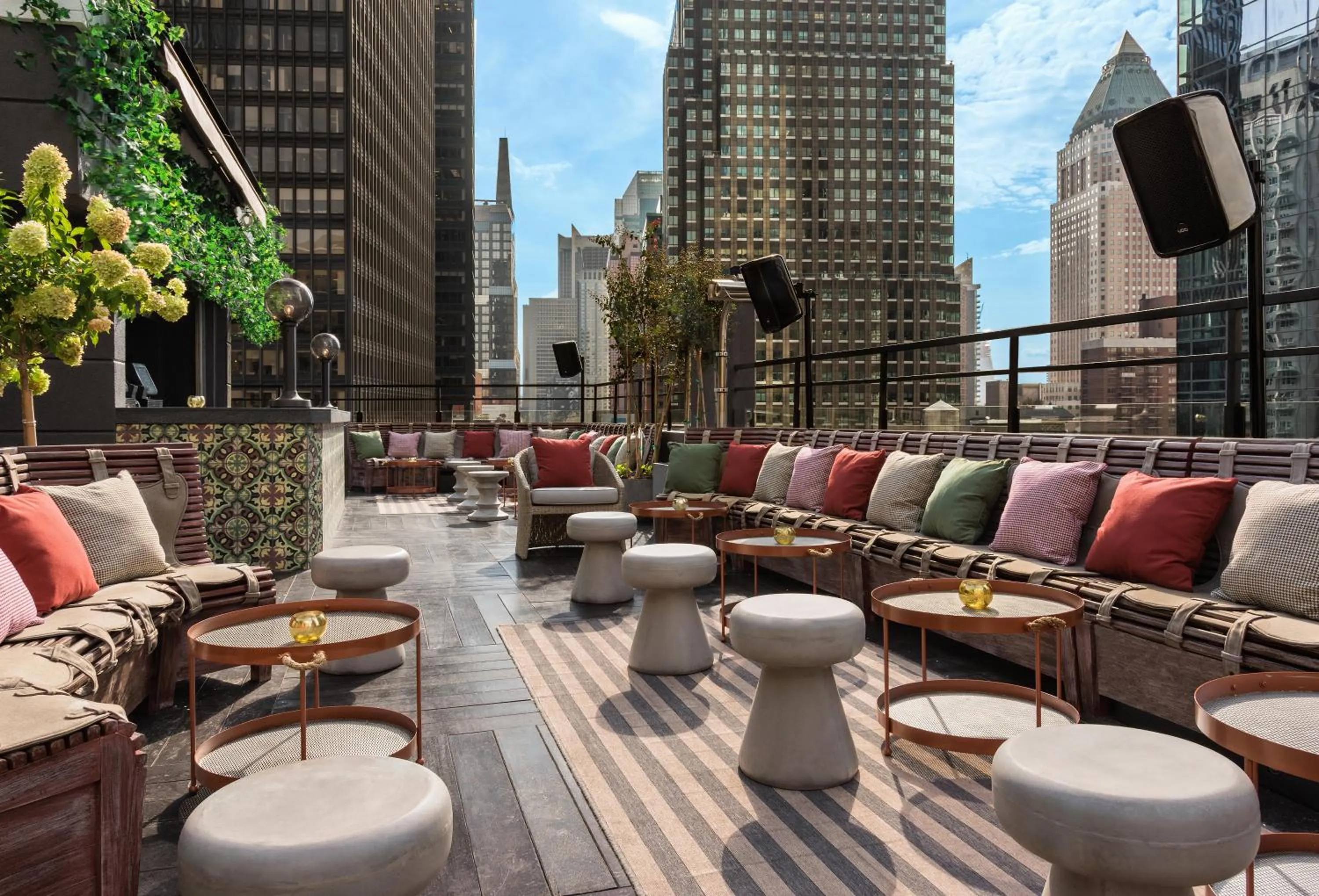 Lounge or bar in Dream Midtown, by Hyatt