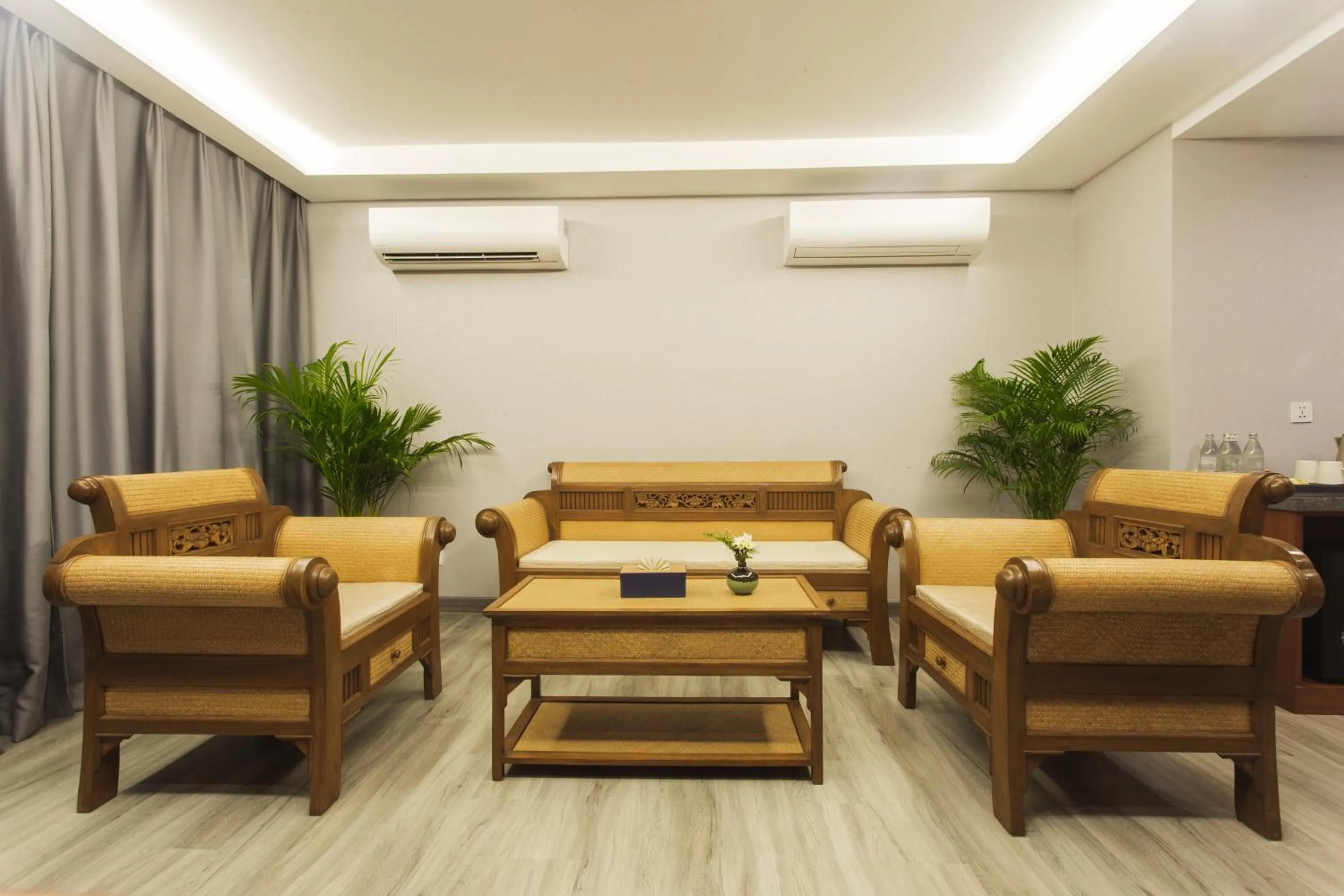 Seating area in Thapae Twins Hotel