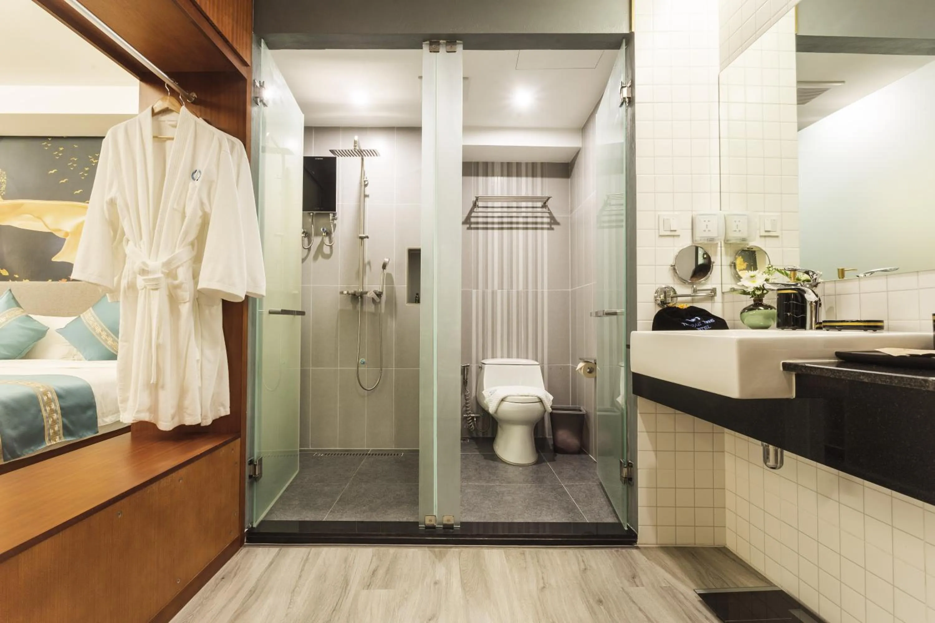 Toilet in Thapae Twins Hotel