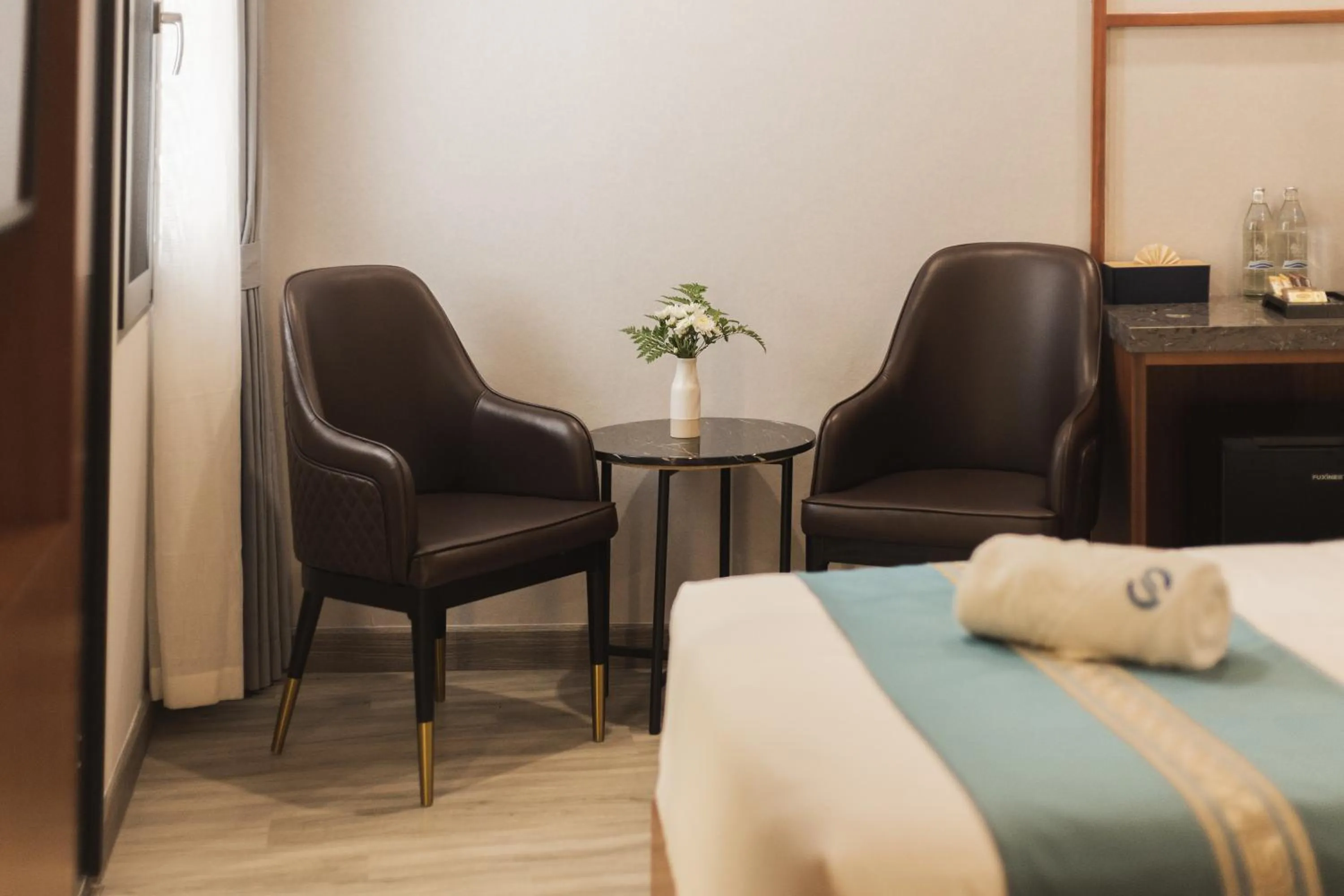 Seating area, Bed in Thapae Twins Hotel