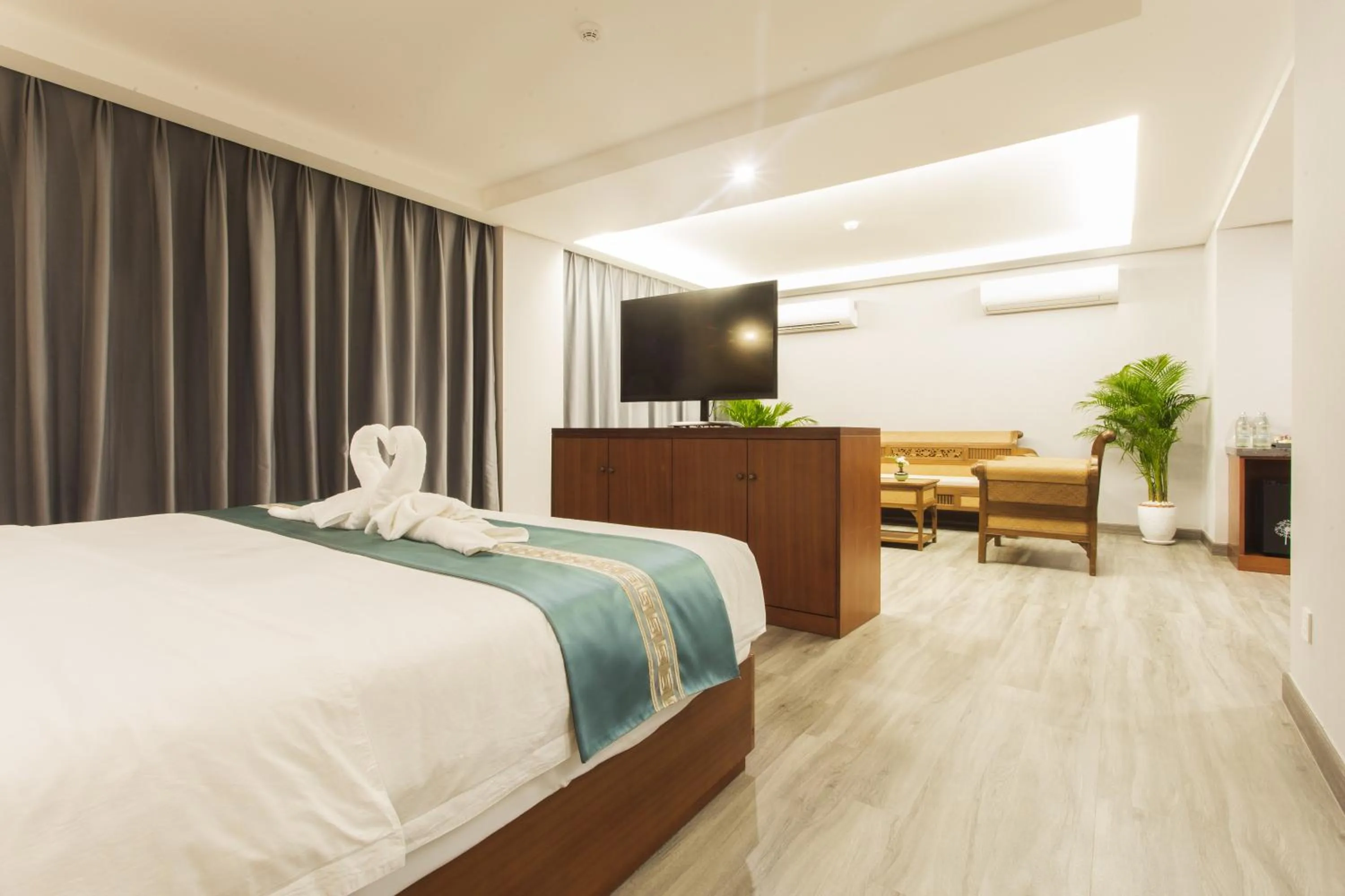 Photo of the whole room, Bed in Thapae Twins Hotel