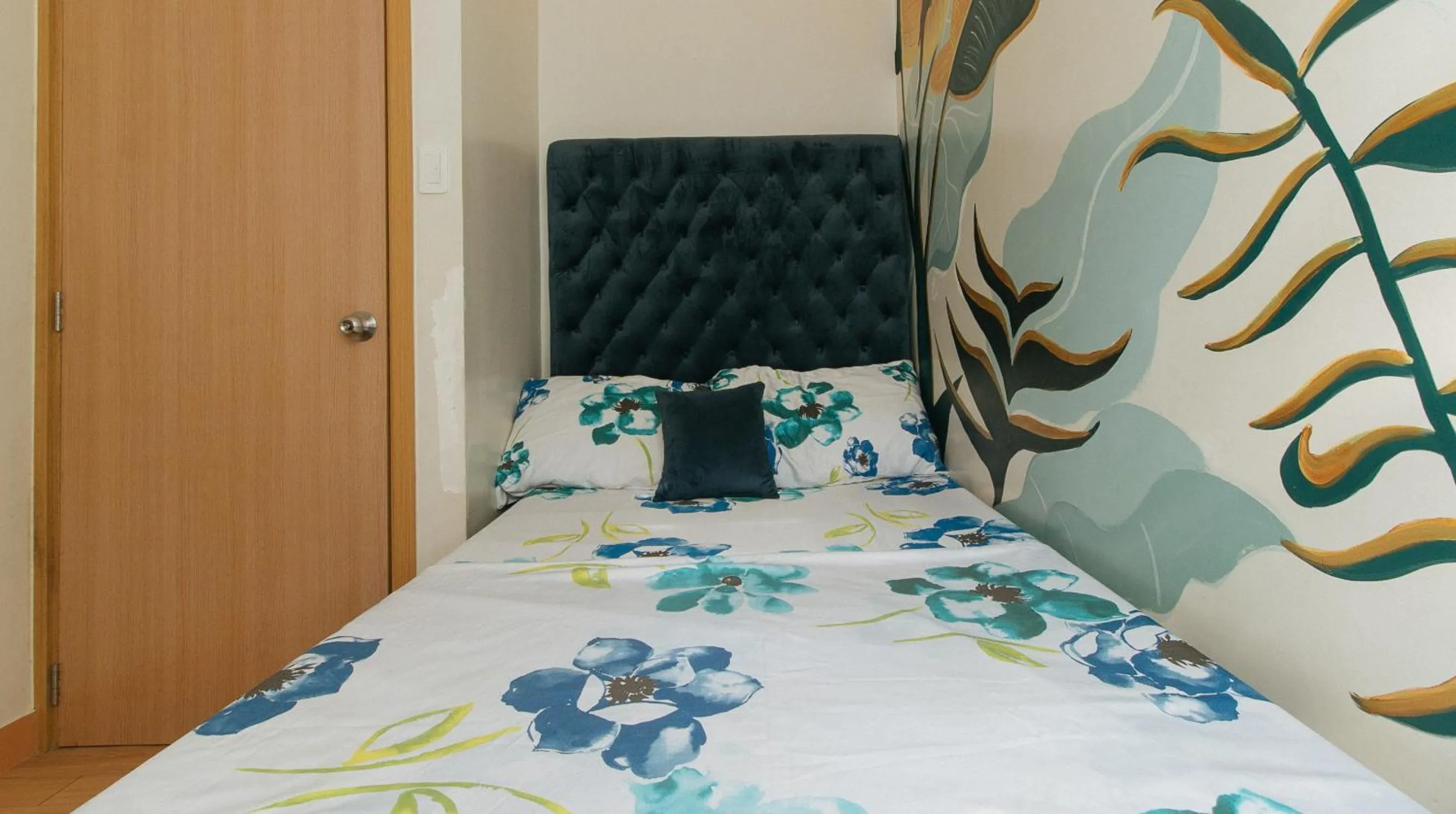 Photo of the whole room in Jamah's Staycation at SMDC Trees Residences by RedDoorz