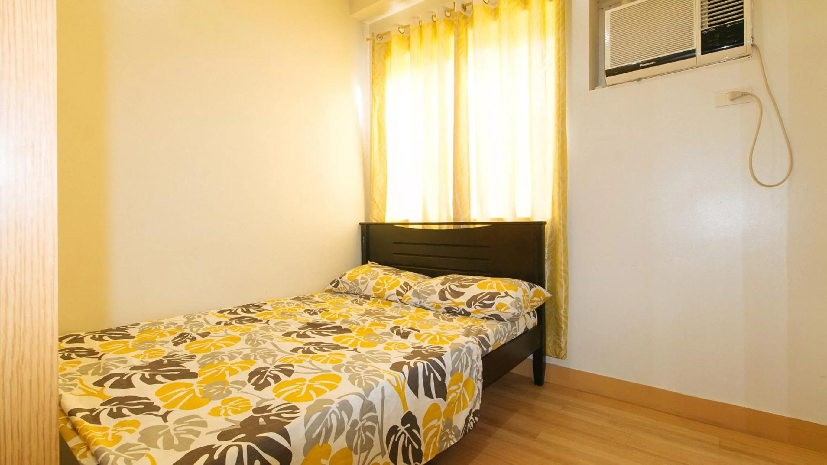 Photo of the whole room in Jamah's Staycation at SMDC Trees Residences by RedDoorz