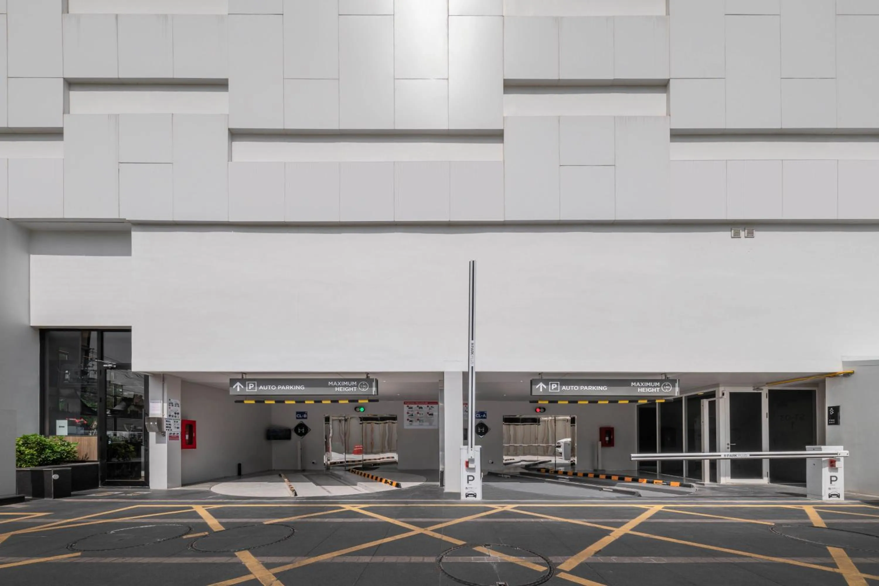 Parking in Wyndham Garden Bangkok Sukhumvit 42