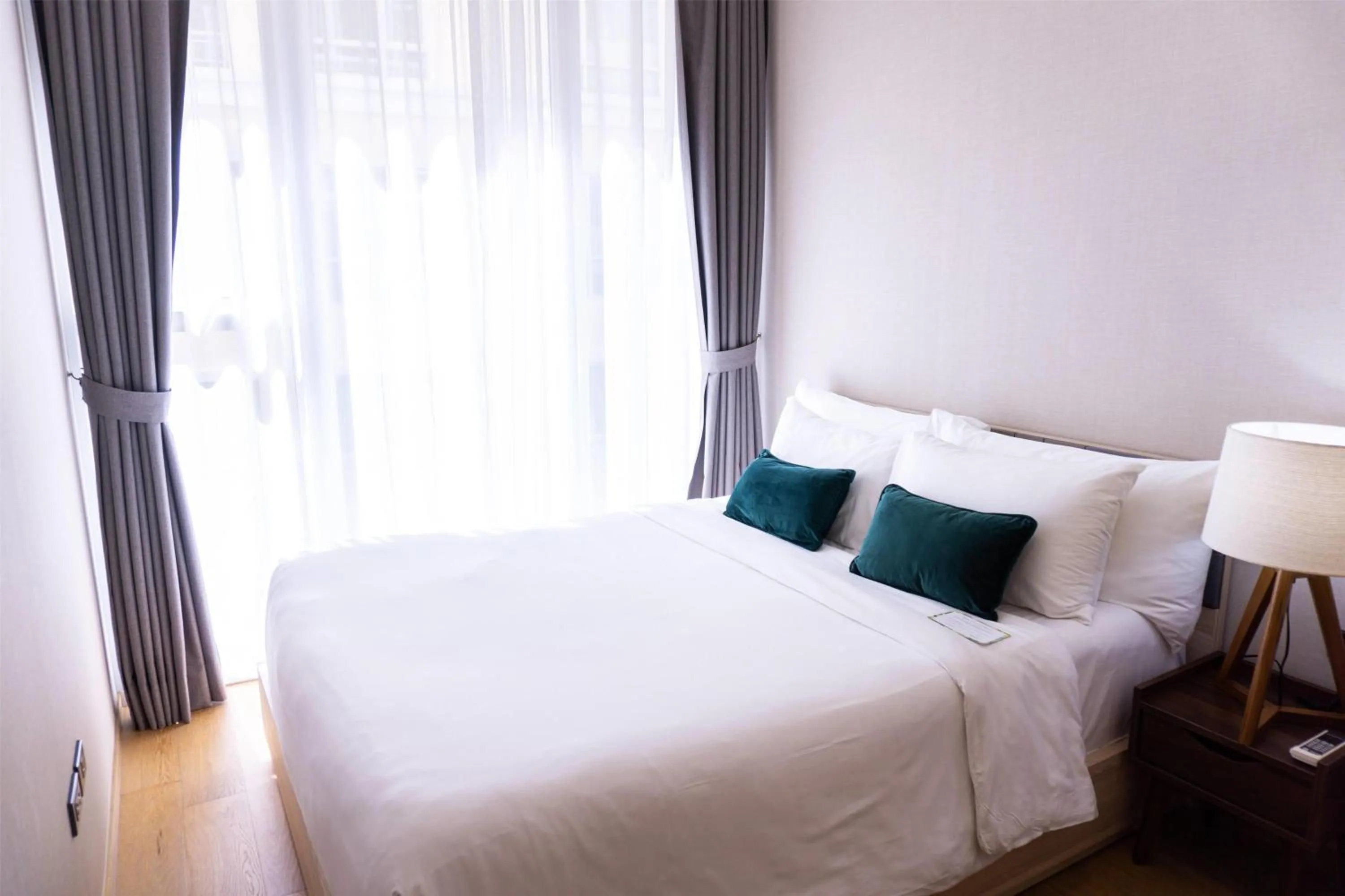 Photo of the whole room, Bed in Wyndham Garden Bangkok Sukhumvit 42