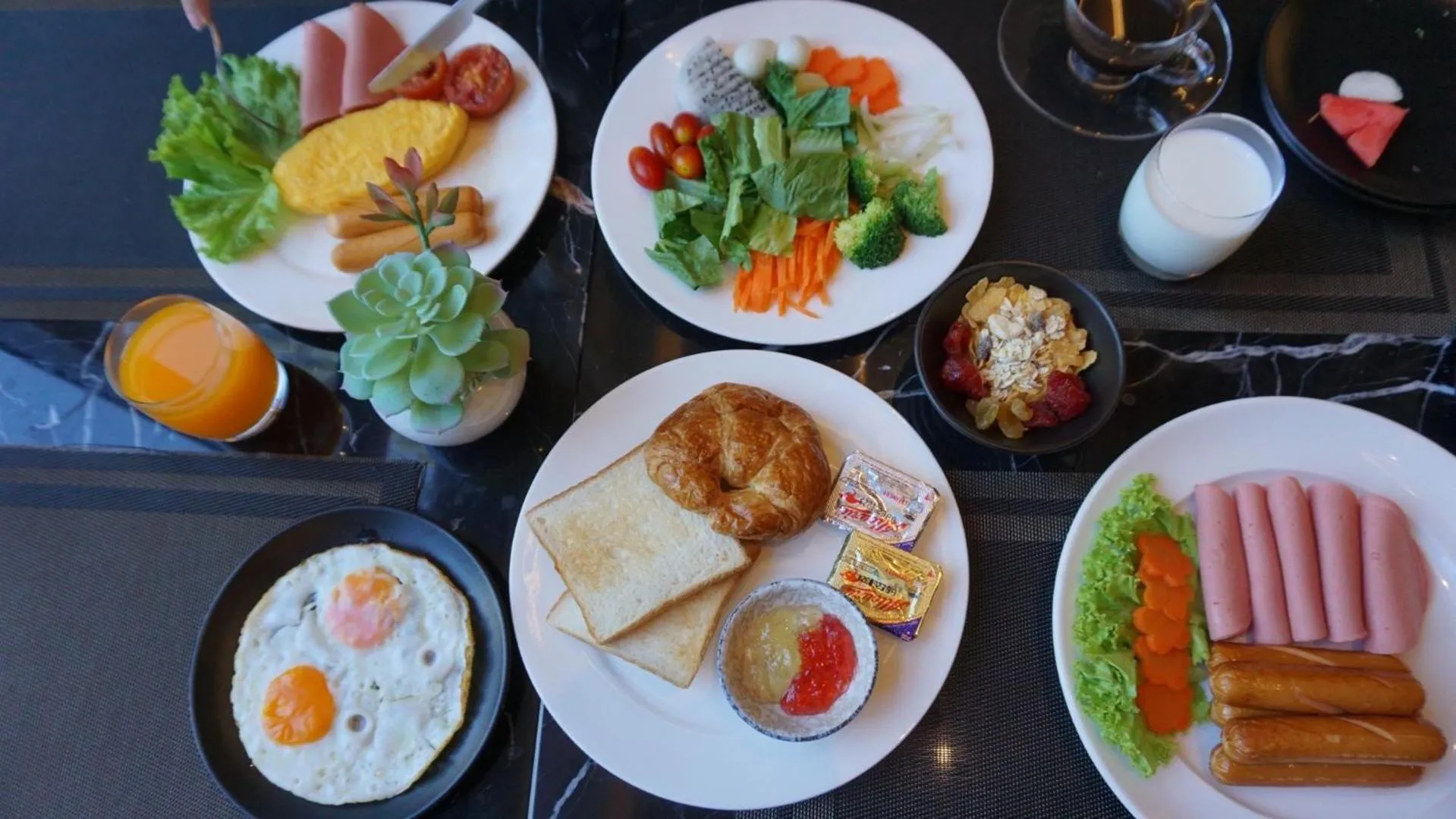 Breakfast in Wyndham Garden Bangkok Sukhumvit 42