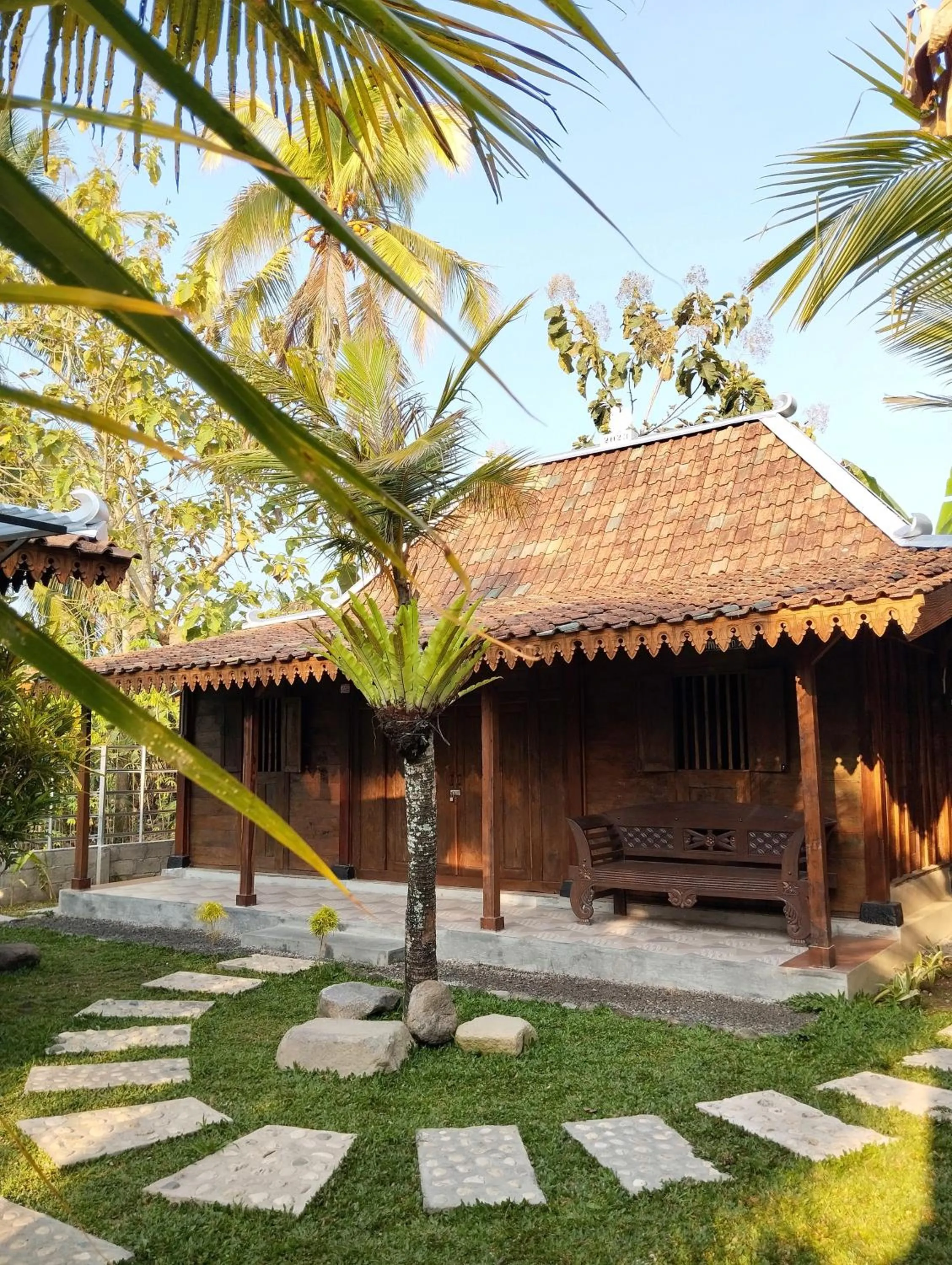 Angler Homestay & Joglo