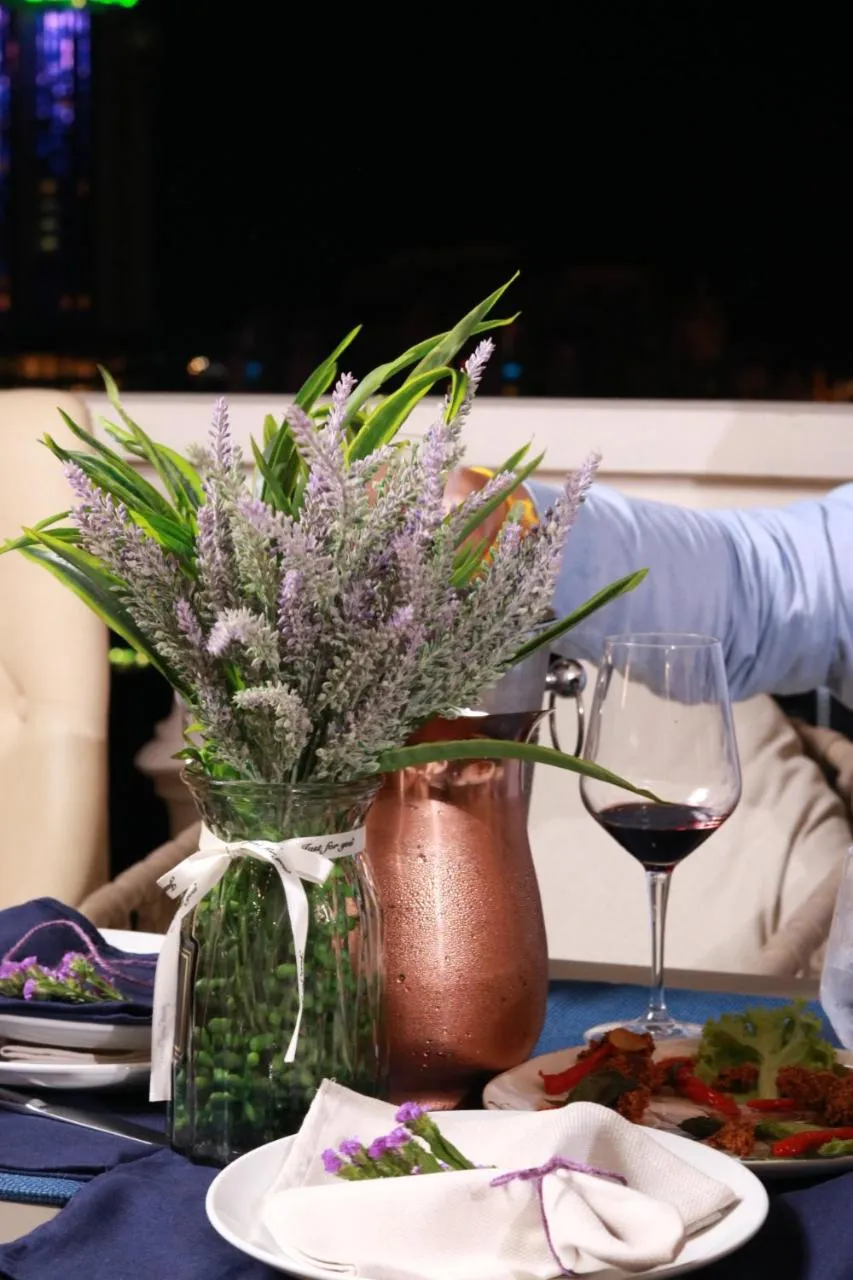 Restaurant/places to eat in Mettavary Hotel