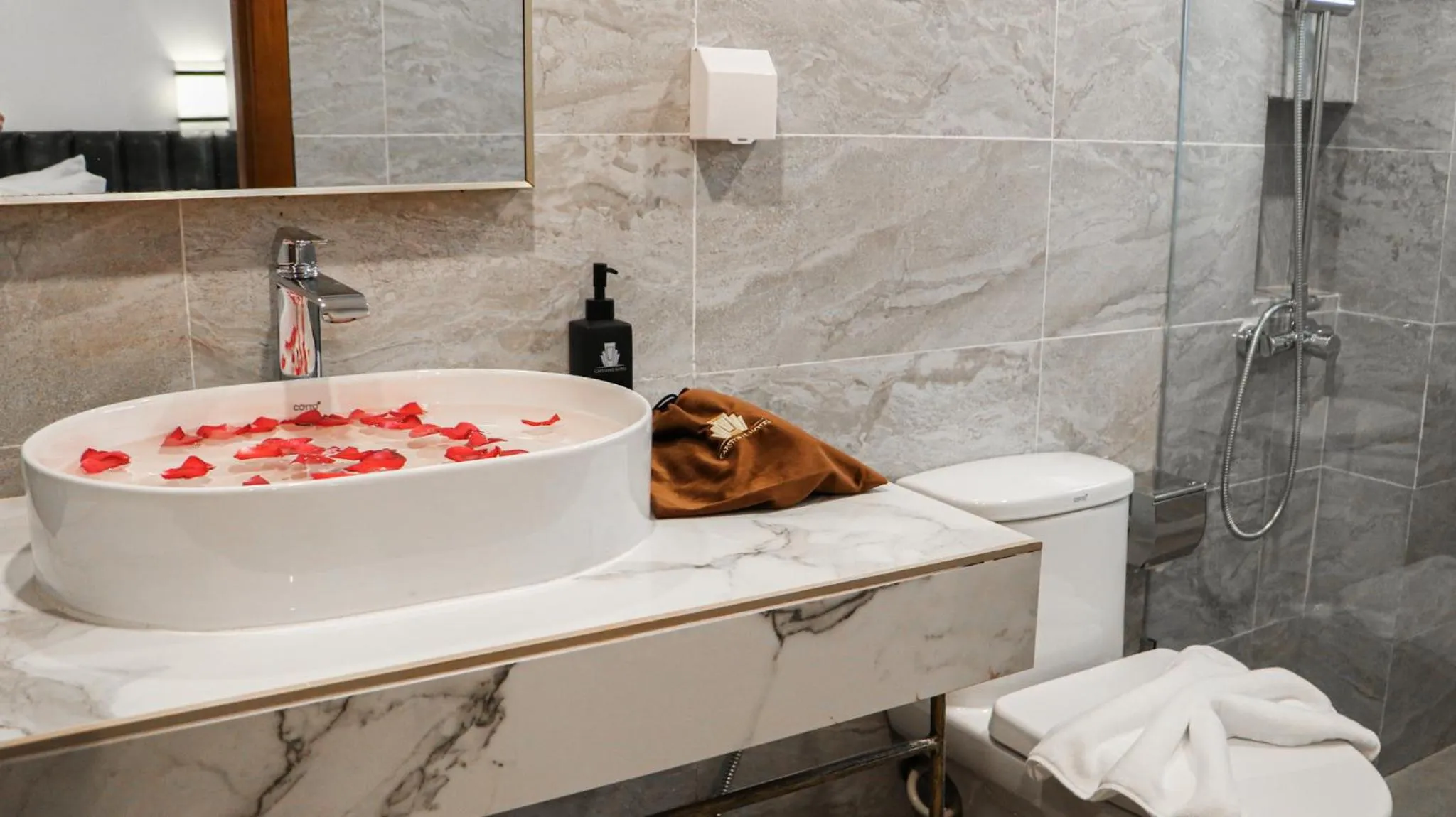 Bathroom in Mettavary Hotel