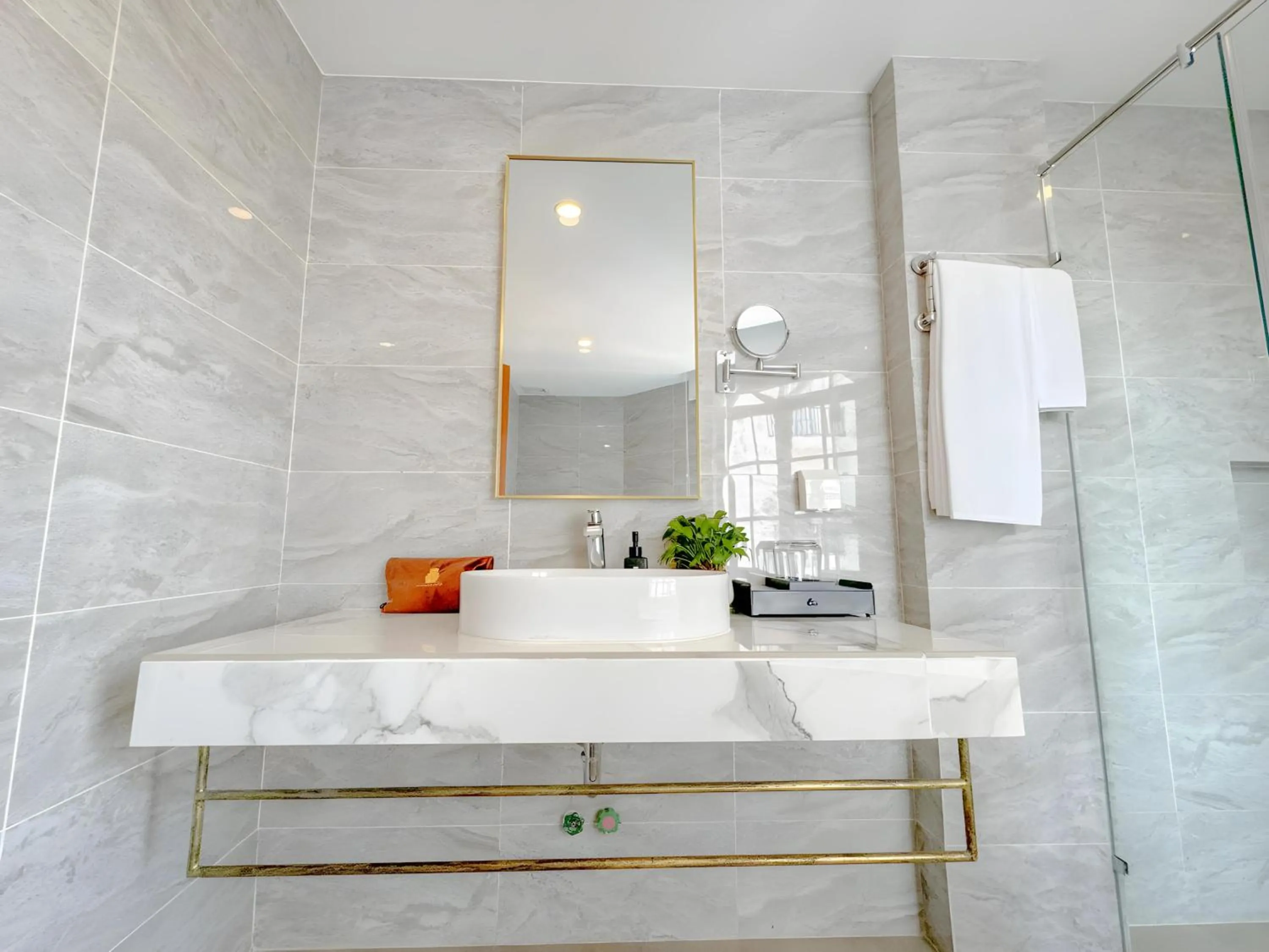 Bathroom in Mettavary Hotel