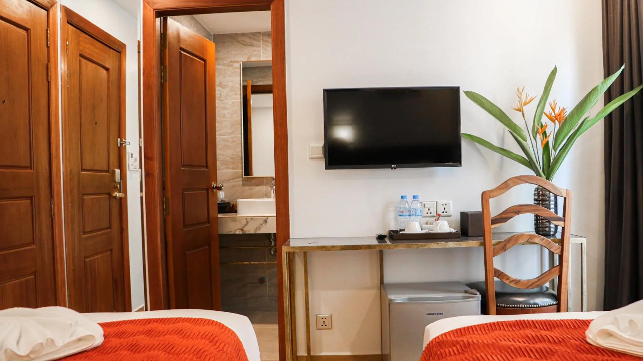 TV and multimedia, Bed in Mettavary Hotel