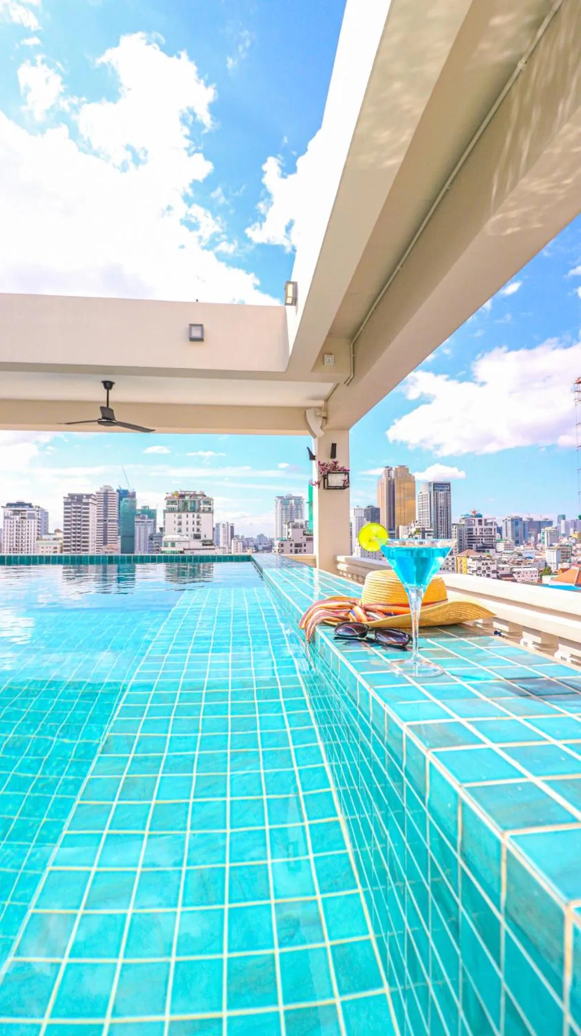 Lounge or bar in Mettavary Hotel