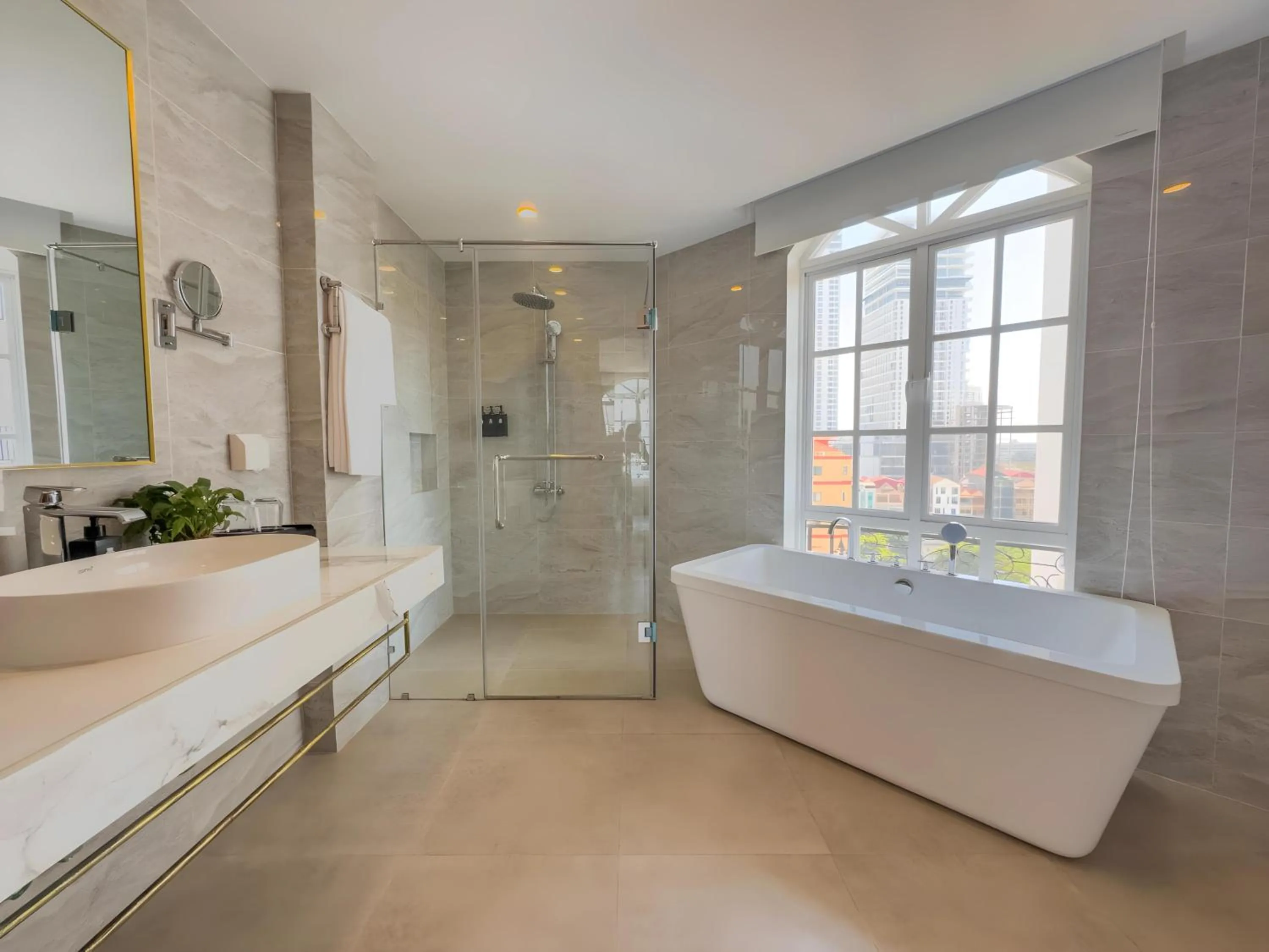 Bathroom in Mettavary Hotel