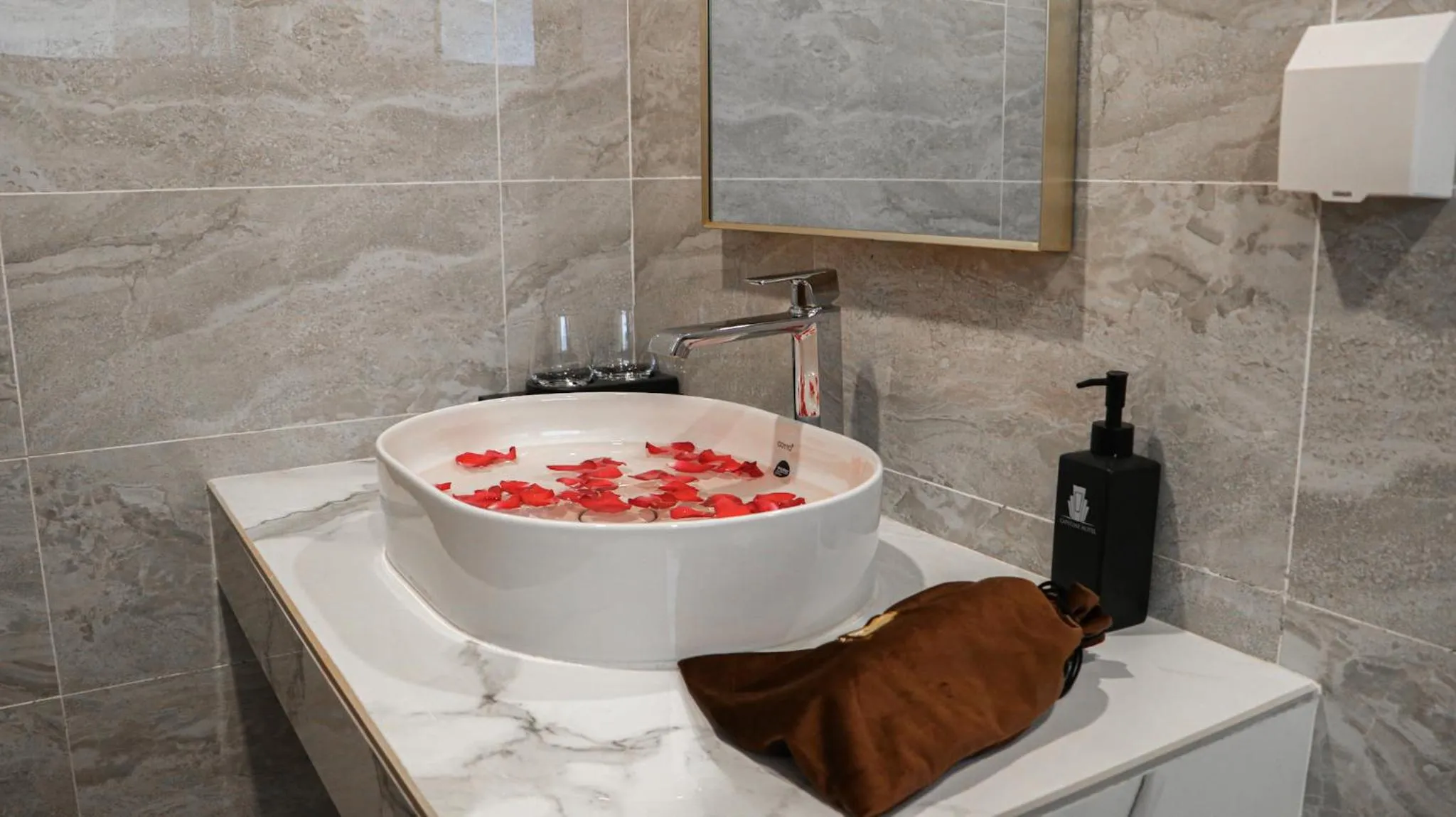 Bathroom in Mettavary Hotel