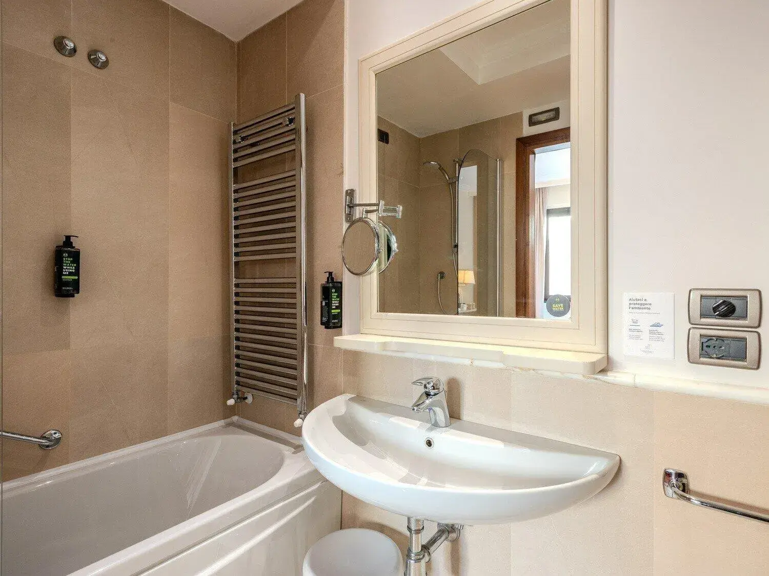 Junior Suite in B&B Hotel Firenze Pitti Palace al Ponte Vecchio Junior Suite in B&B Hotel Firenze Pitti Palace al Ponte Vecchio