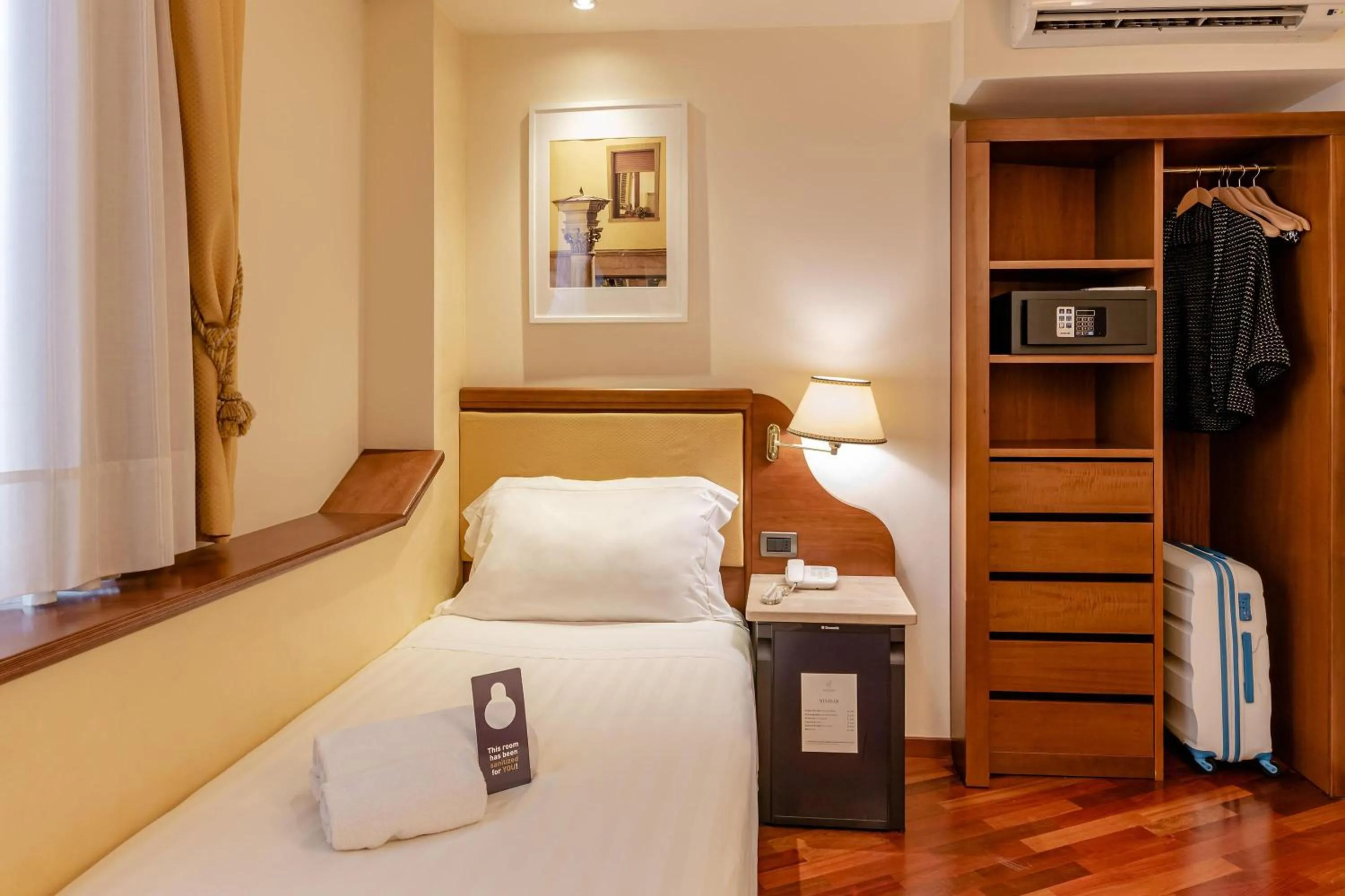 Photo of the whole room, Bed in B&B Hotel Firenze Pitti Palace al Ponte Vecchio